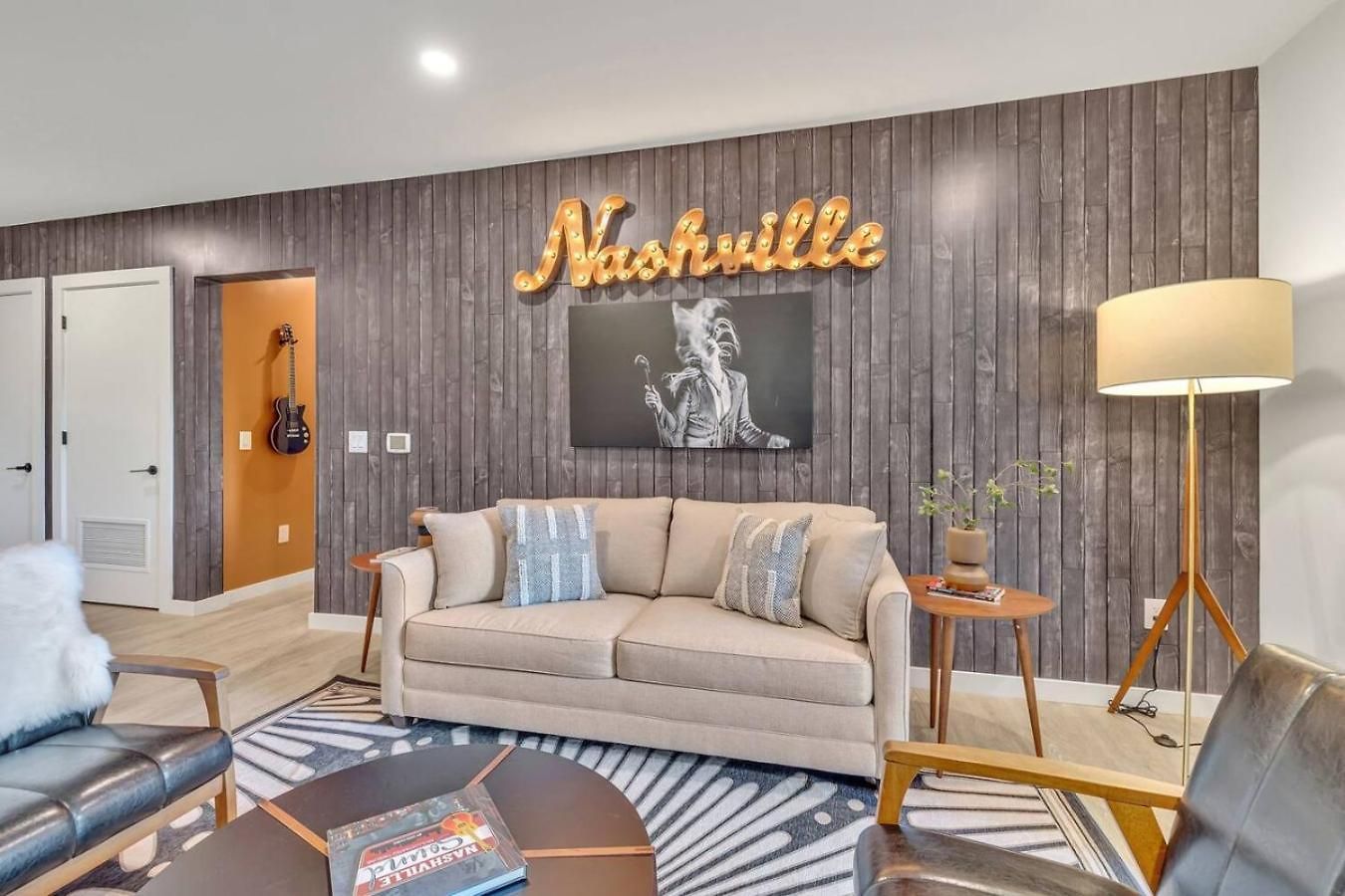 Holiday home The Stage In Downtown W Pool/gym | Walk To Broadway *