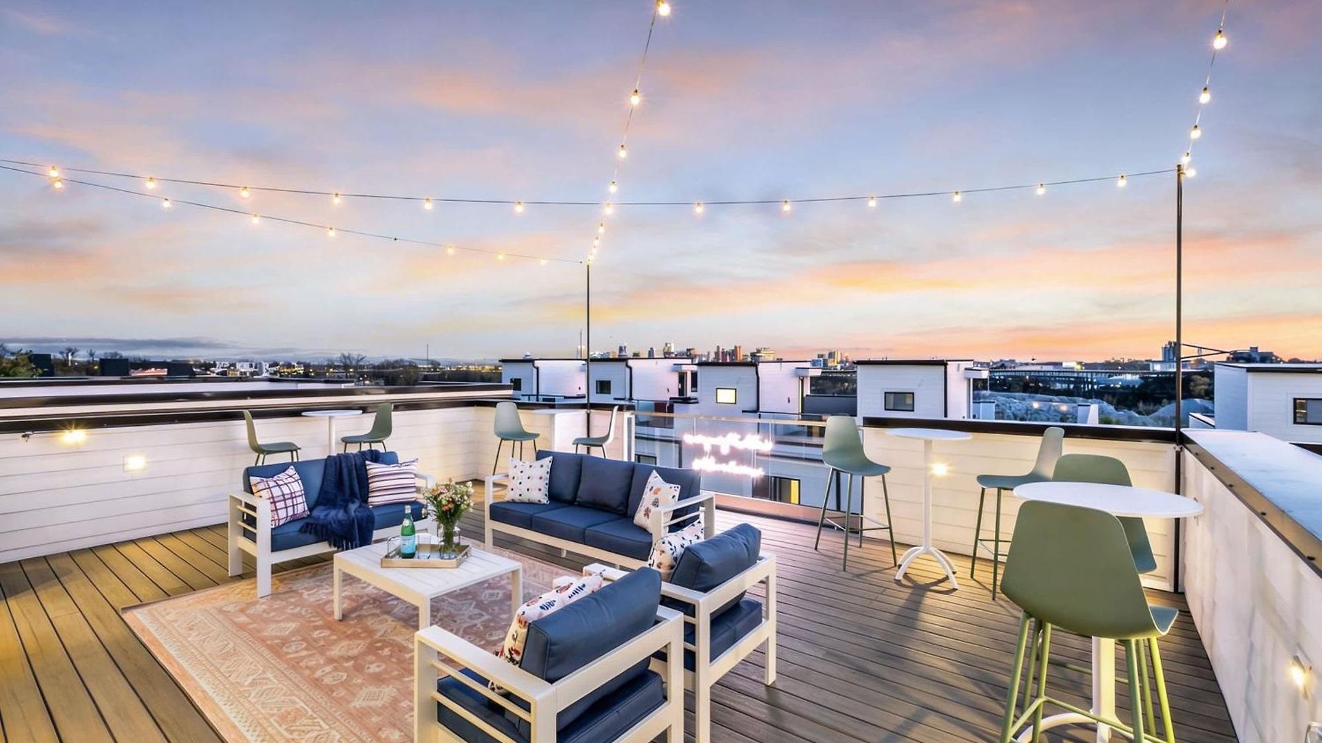 New Nash Eras - 15 Beds - Hot Tub On Rooftop Deck *