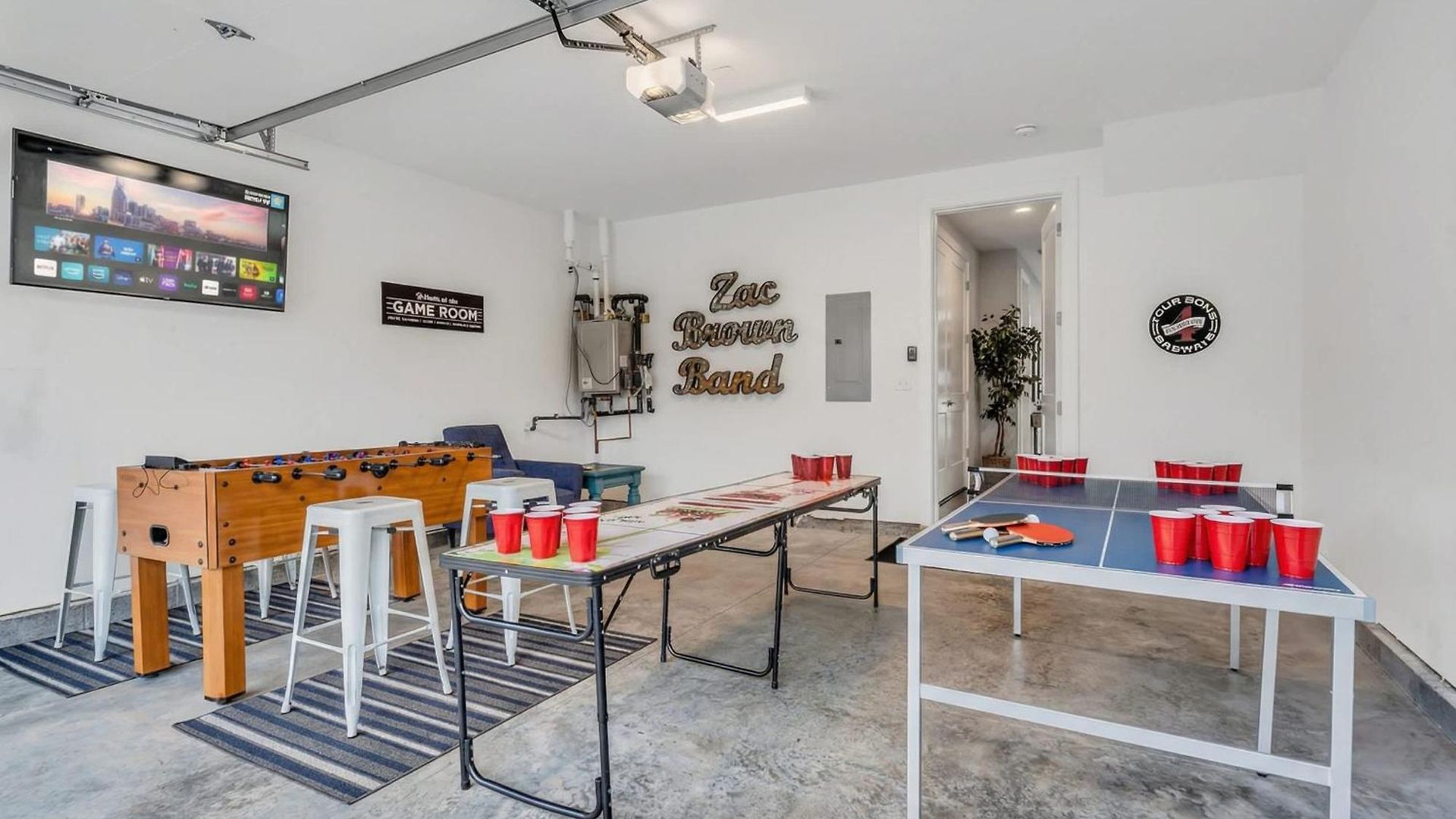 New Luxe 4br 12 Beds - Roofdeck Views - Chefs Kitchen Holiday home Nashville