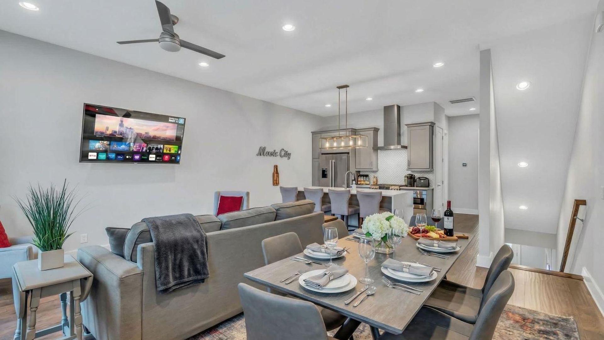 Holiday home New Luxe 4br 12 Beds - Roofdeck Views - Chefs Kitchen *
