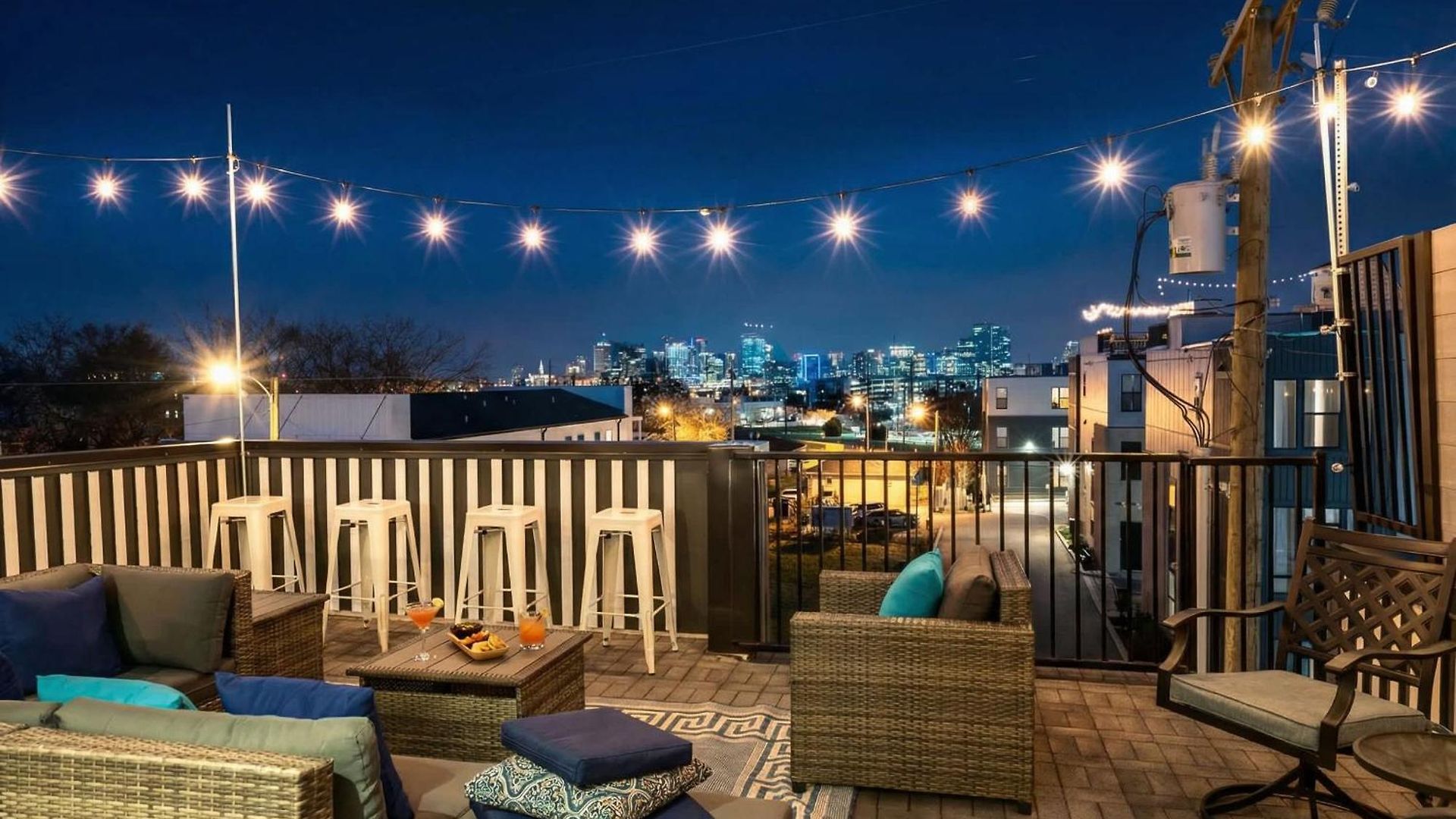 New Luxe 4br 12 Beds - Roofdeck Views - Chefs Kitchen Nashville