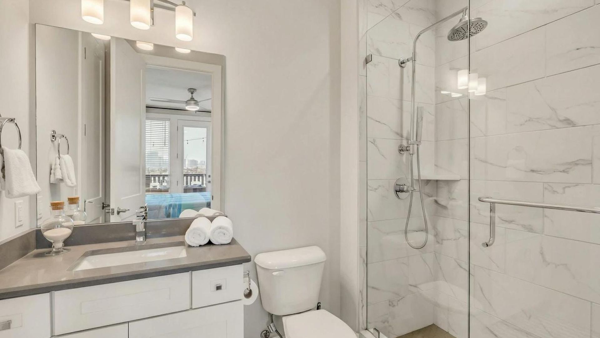 Holiday home New Luxe 4br 12 Beds - Roofdeck Views - Chefs Kitchen Nashville