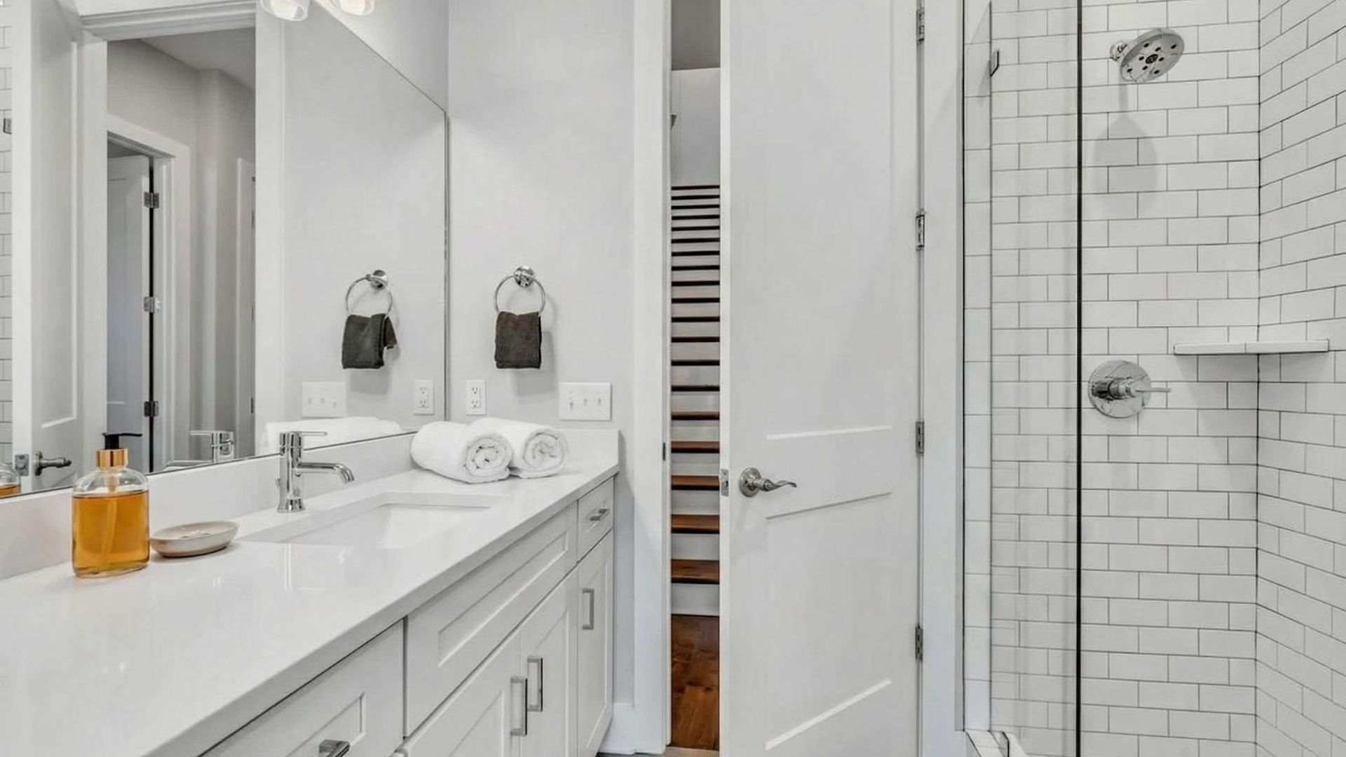 New Luxe 4br 12 Beds - Roofdeck Views - Chefs Kitchen * Nashville