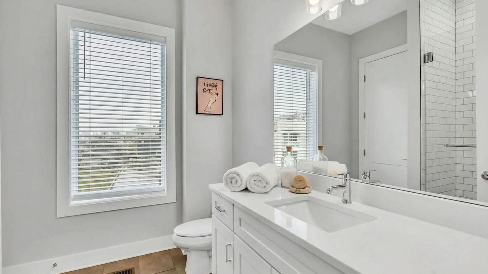 New Luxe 4br 12 Beds - Roofdeck Views - Chefs Kitchen