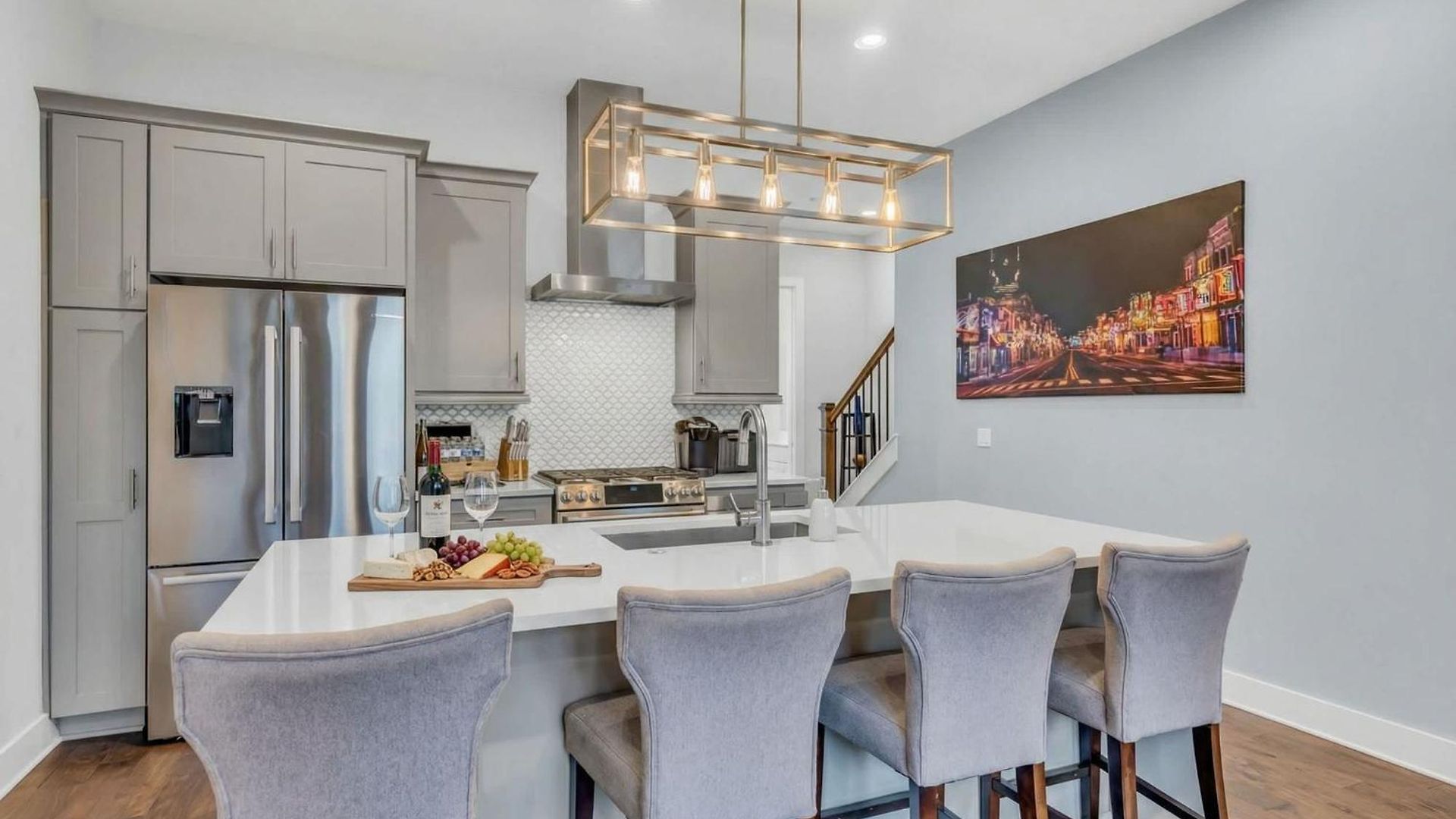 New Luxe 4br 12 Beds - Roofdeck Views - Chefs Kitchen Holiday home *