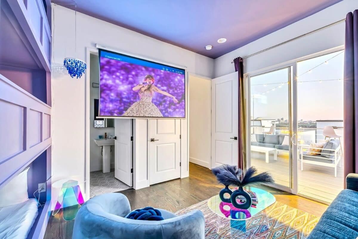 New Nash Eras - Rooftop Decks With Hot Tub - 15 Beds Holiday home *