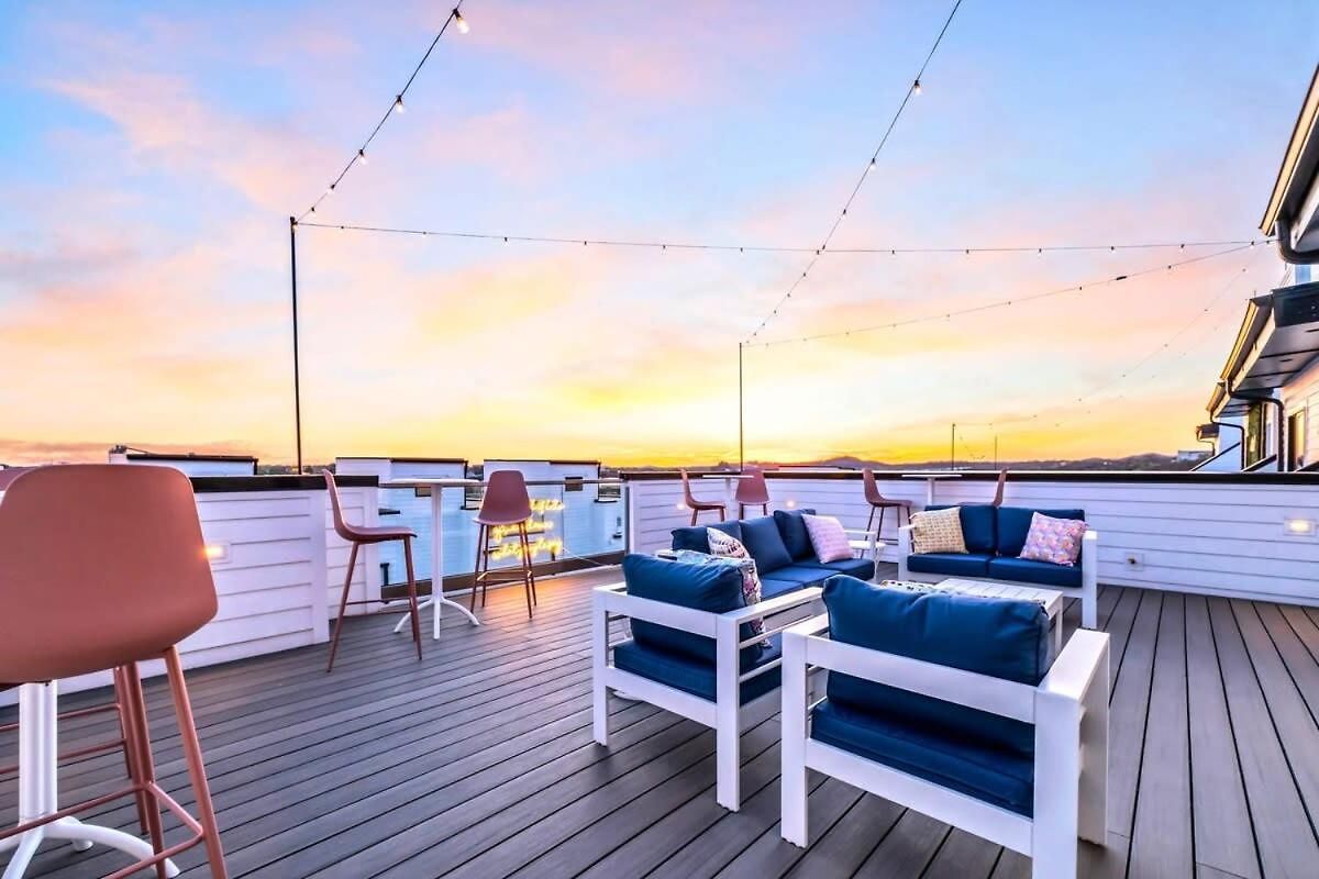 New Nash Eras - Rooftop Decks With Hot Tub - 15 Beds Nashville