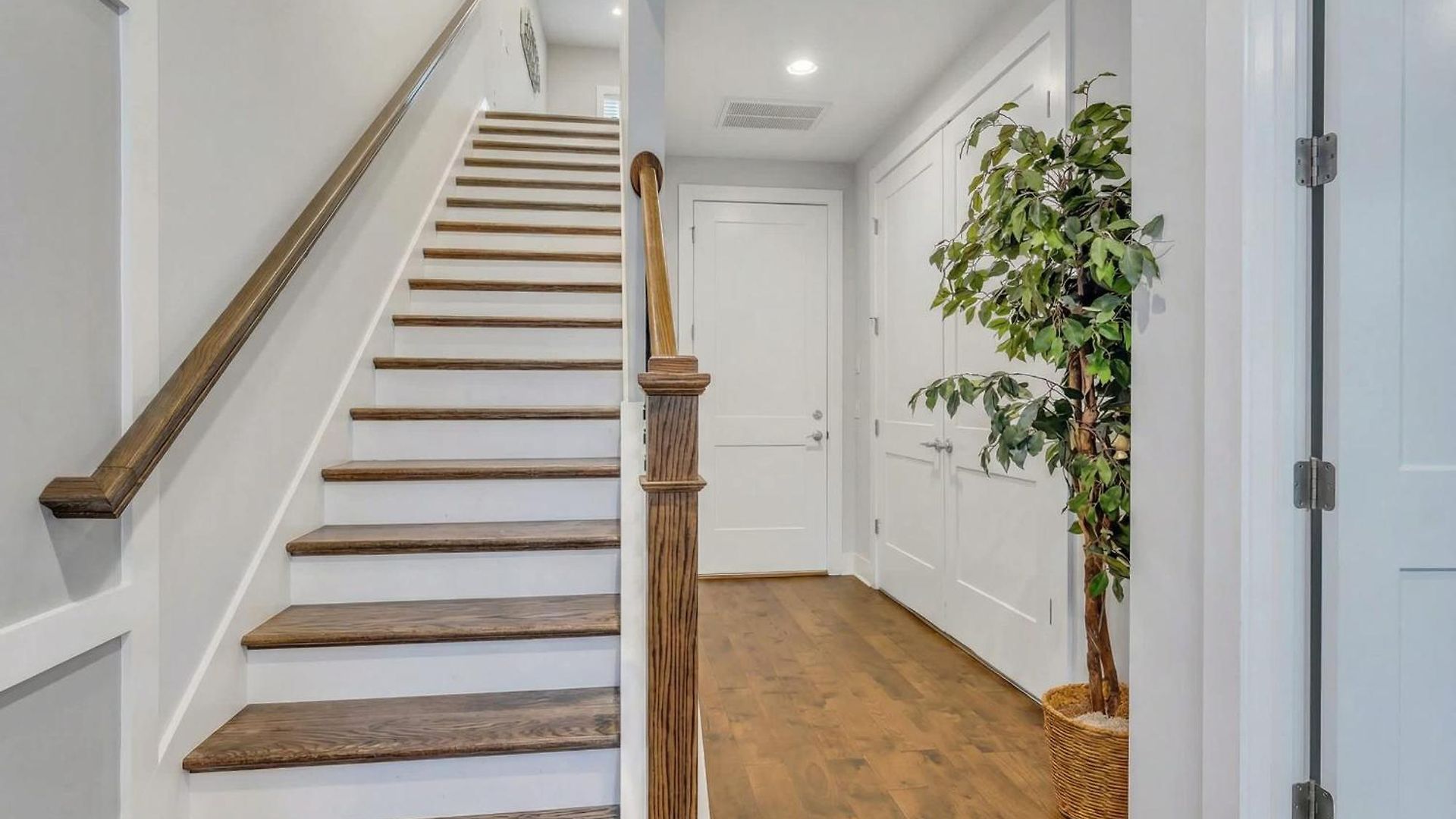 New Luxe 4br 12 Beds - Roofdeck Views - Chefs Kitchen Nashville