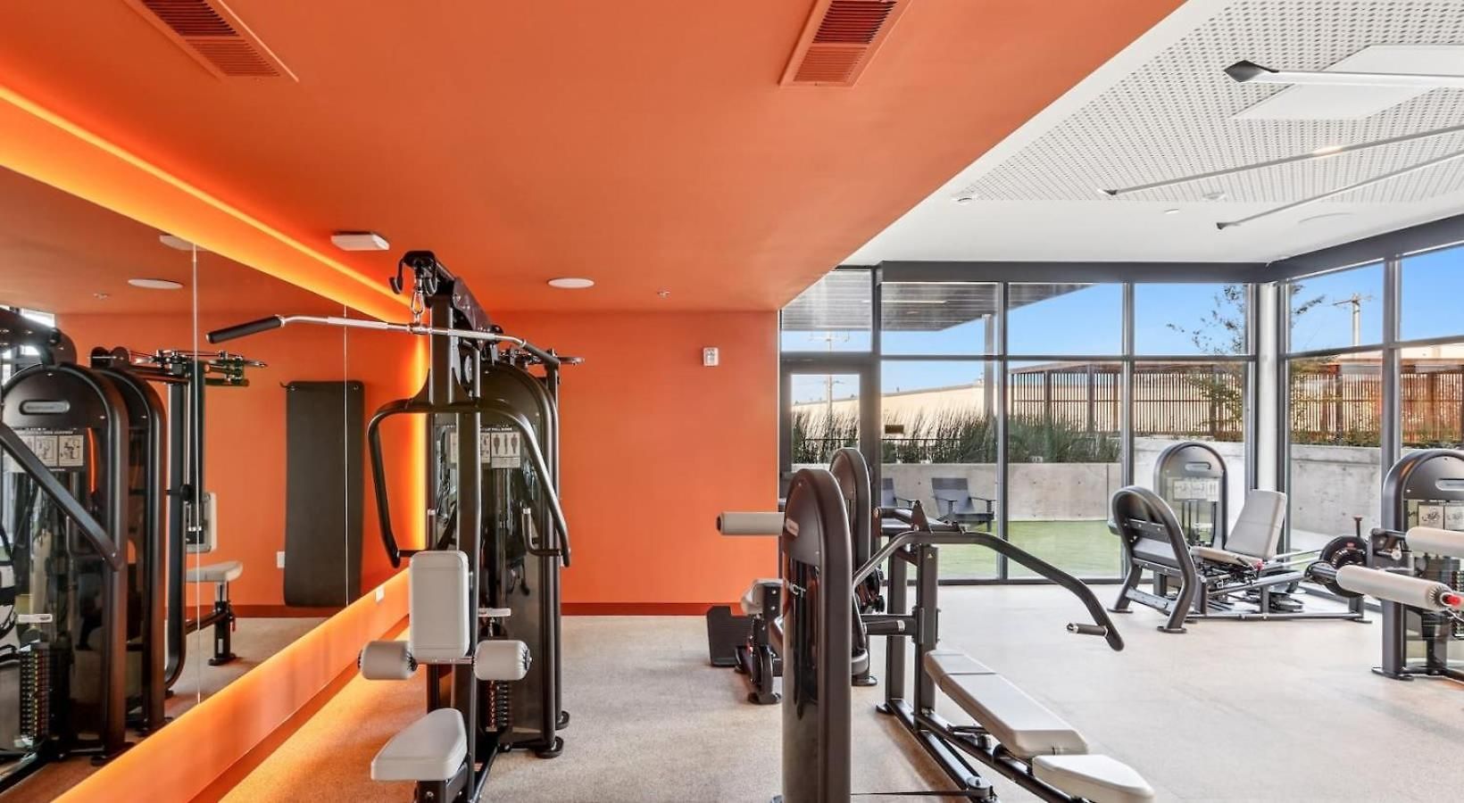 Stylish Retreat Near Downtown Apartment
