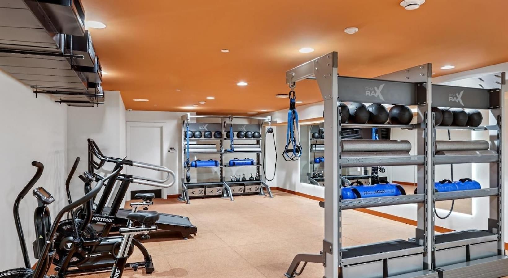 Stylish Retreat Near Downtown *