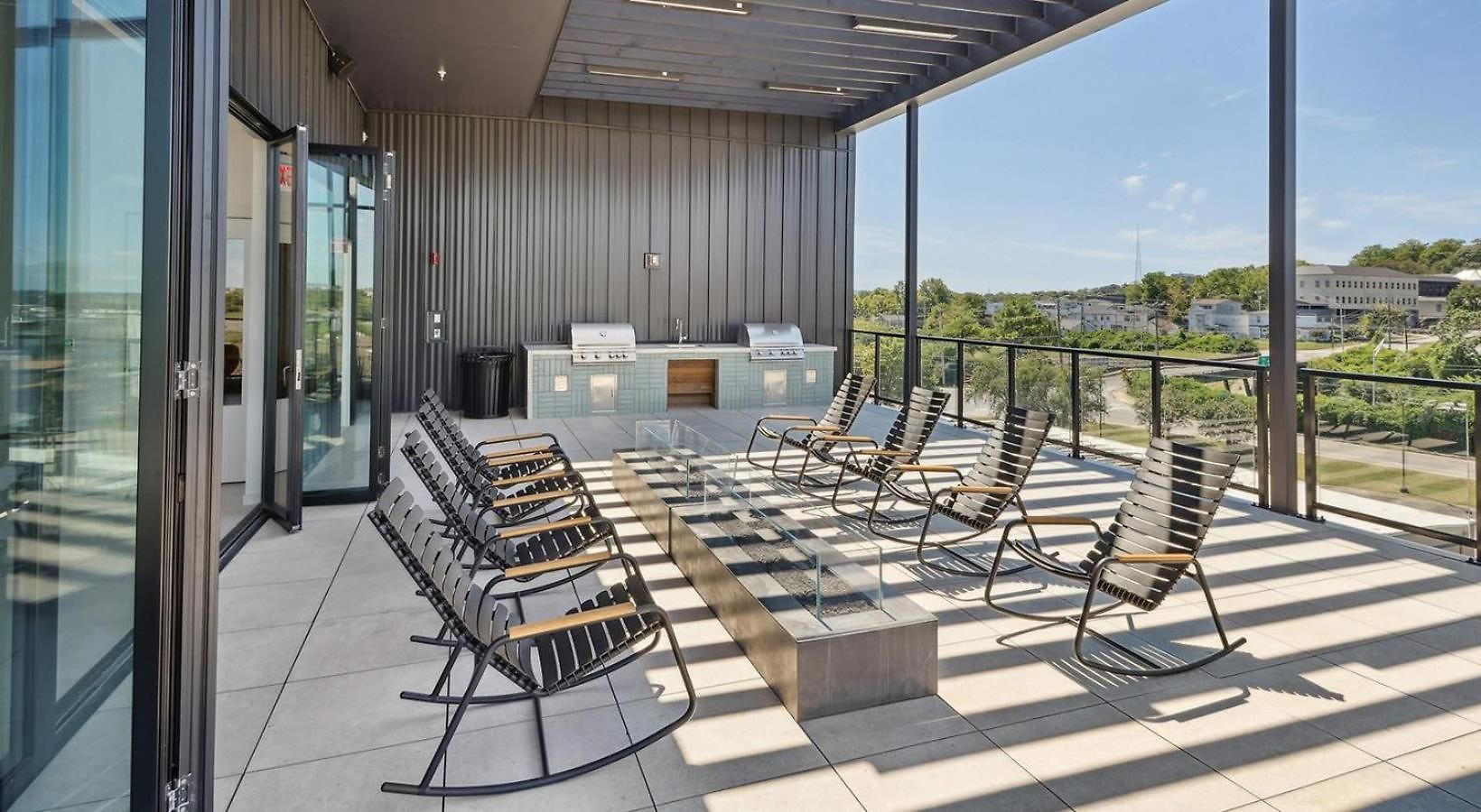 Apartment Stylish Retreat Near Downtown *