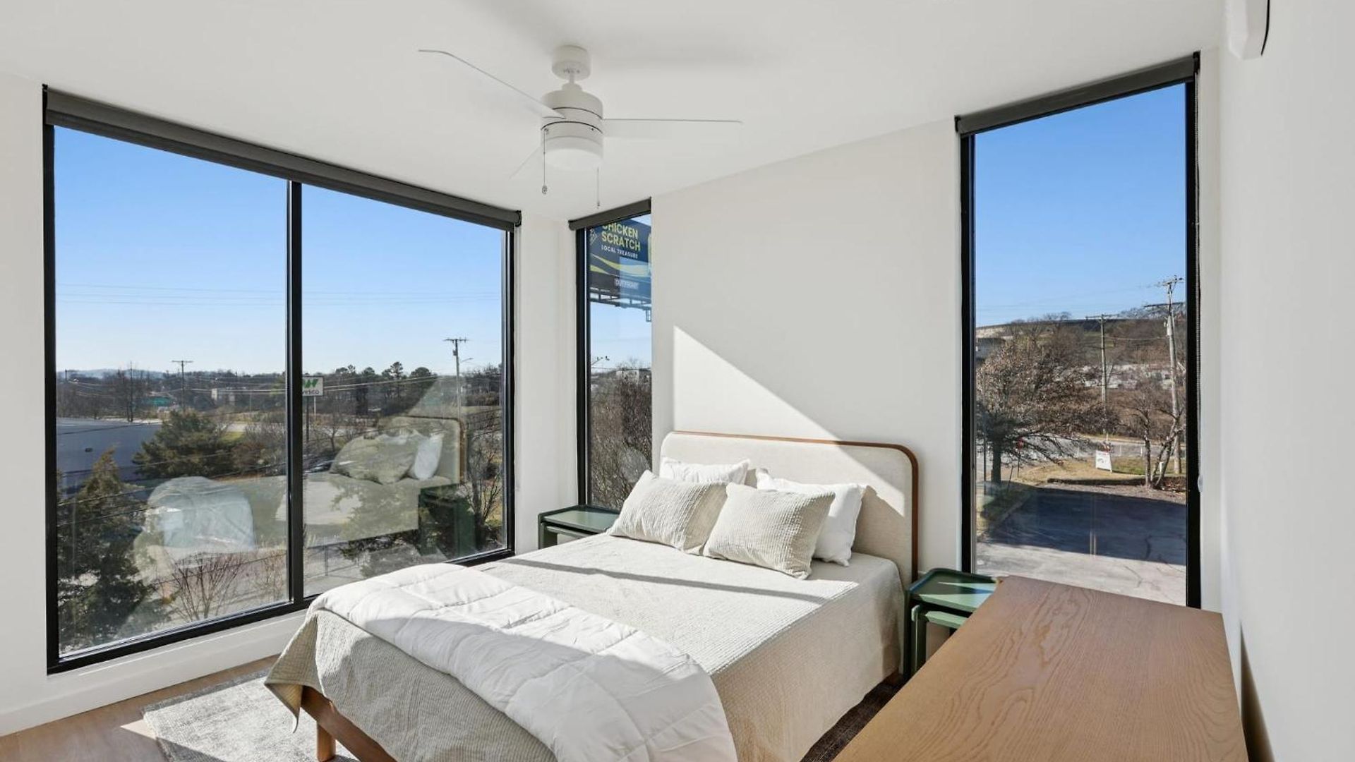 Stylish Retreat Near Downtown Apartment