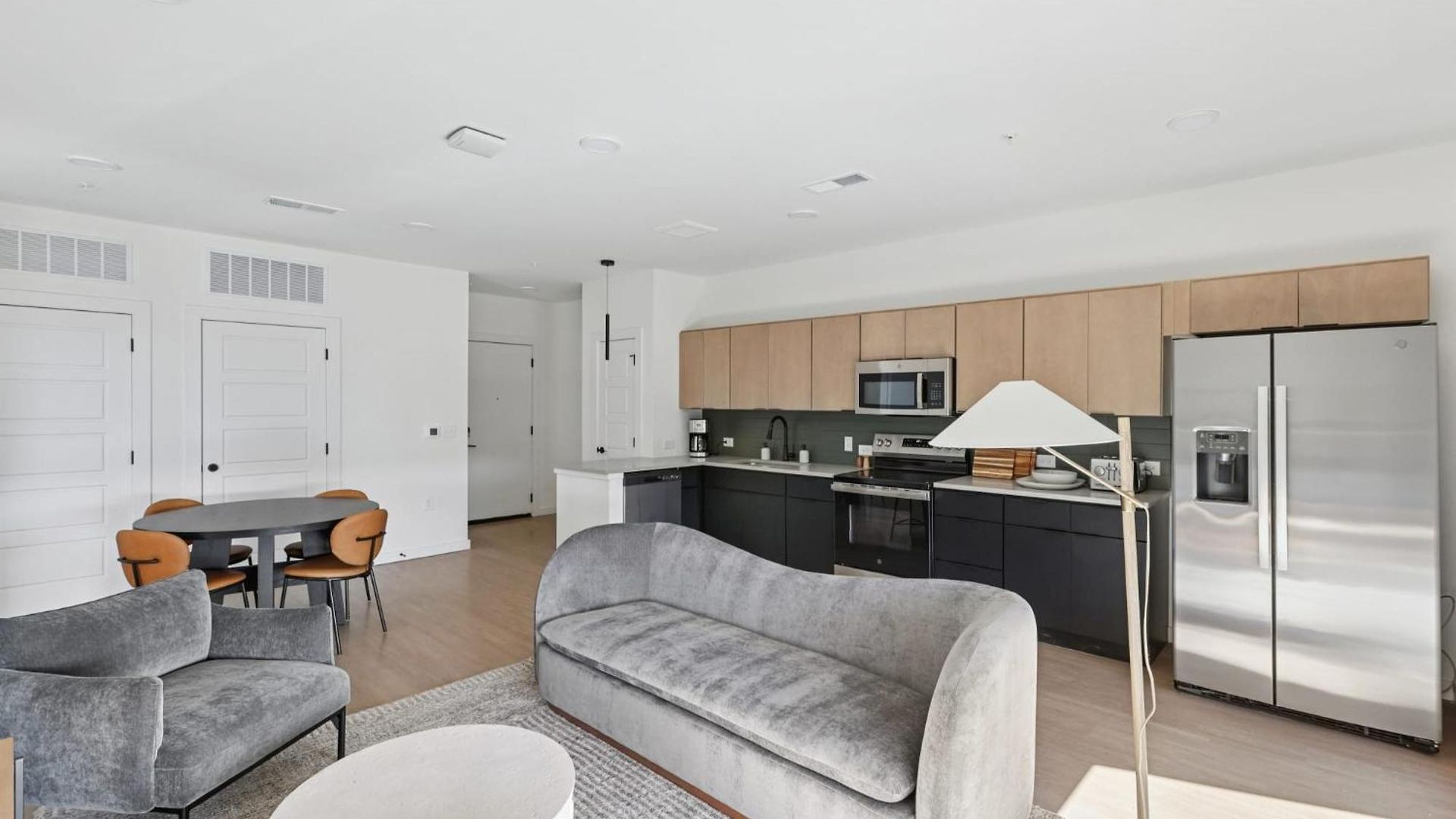 Apartment Stylish Retreat Near Downtown