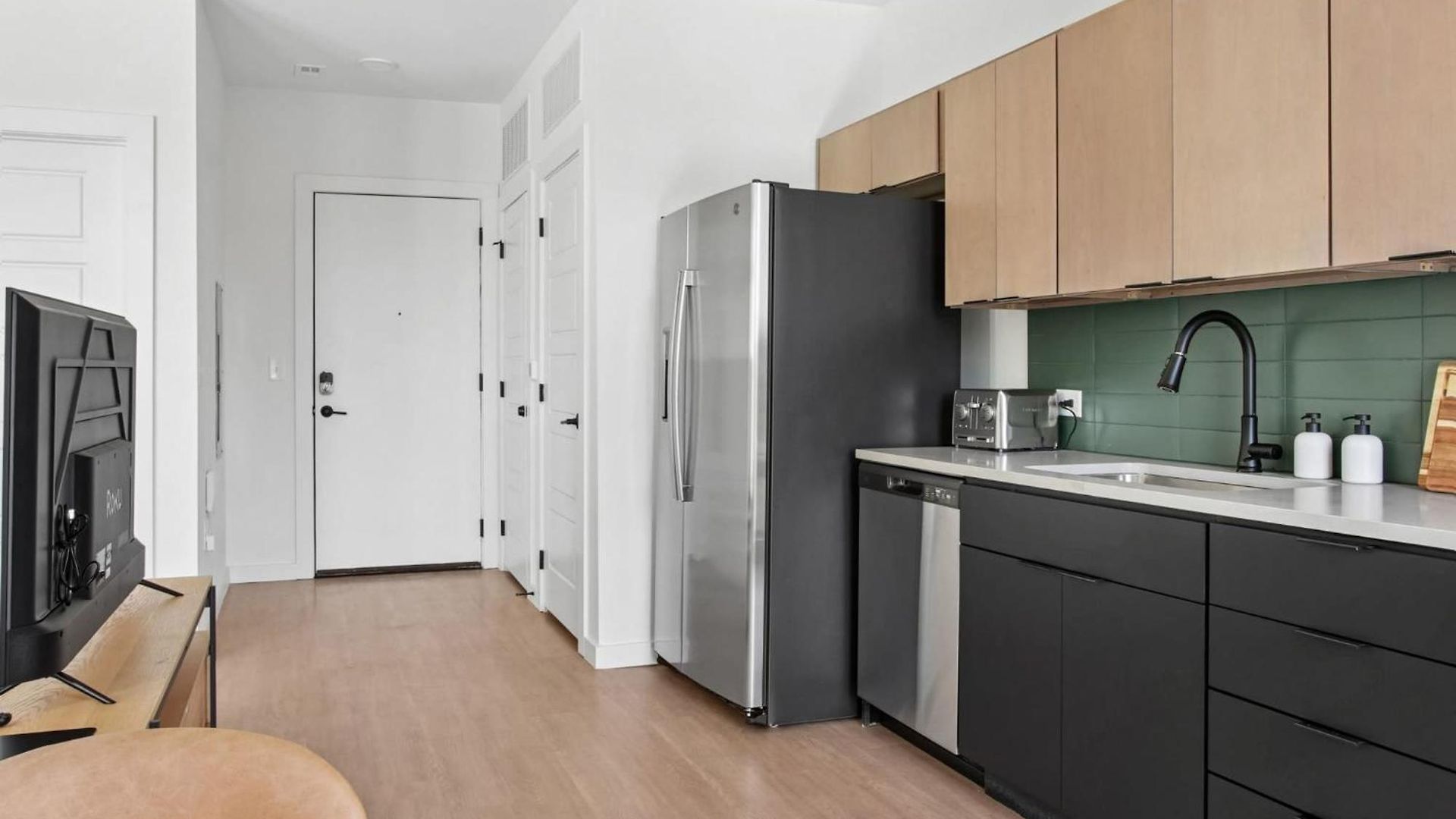 Stylish Retreat Near Downtown Apartment *
