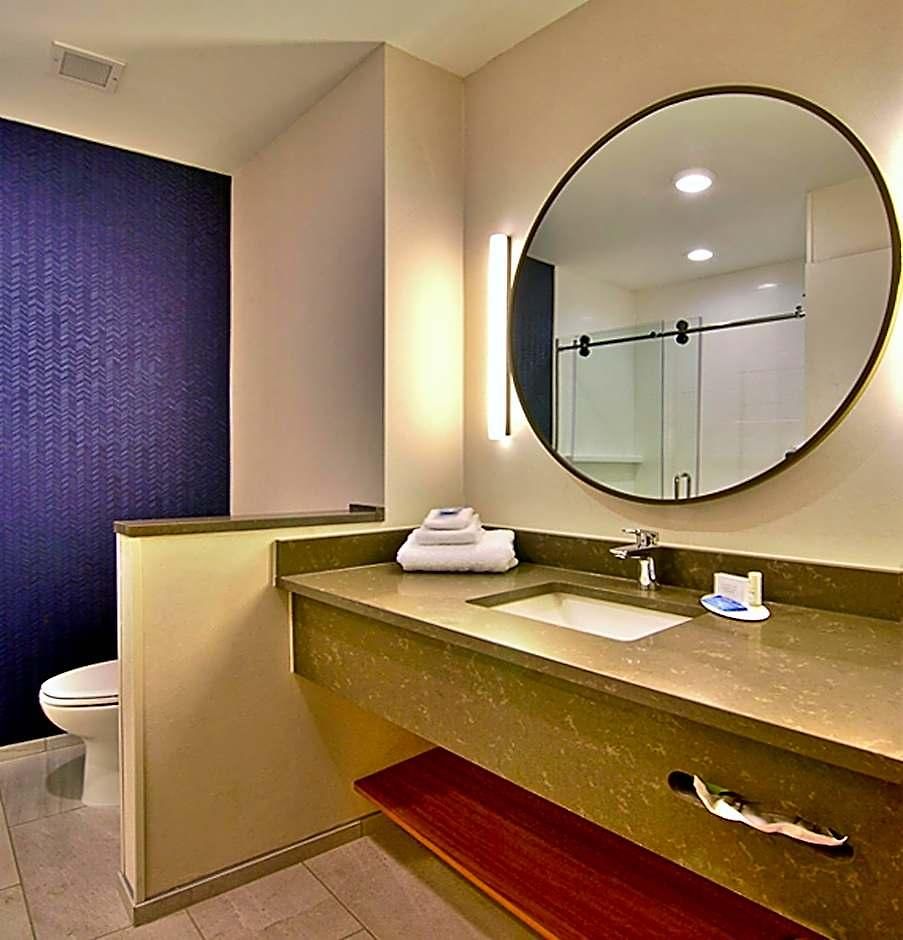 Hotel Fairfield & By Marriott Airport