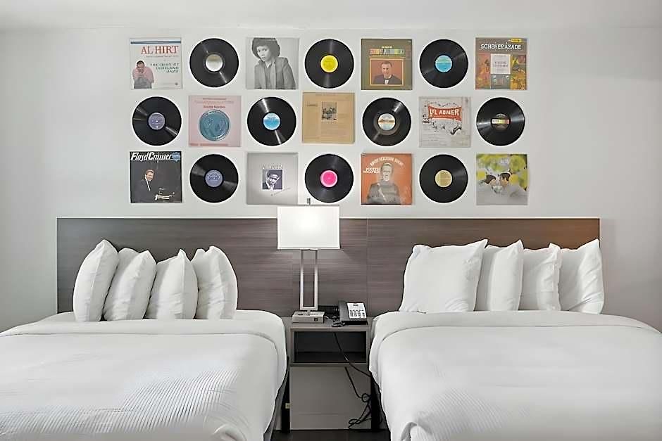 Hillside Crossing Hotel