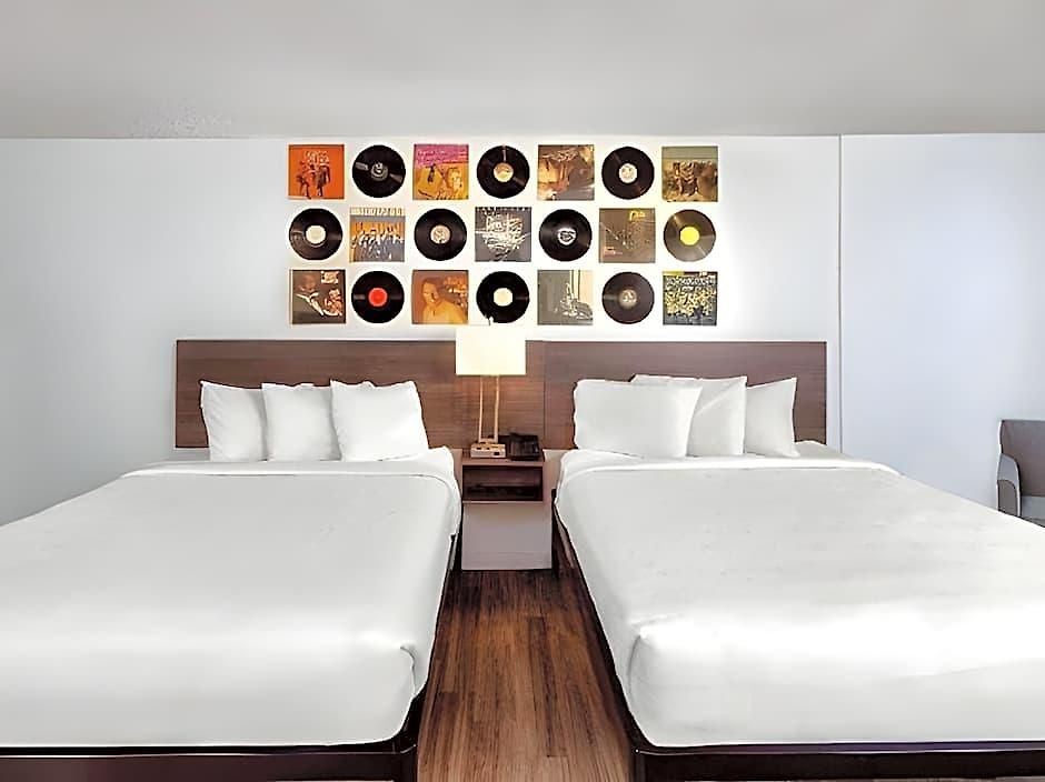 Hillside Crossing Hotel