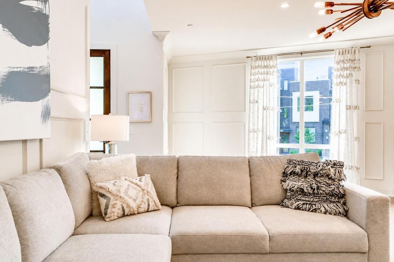 Holiday home 4br Oasis With Rooftop Skyline Views