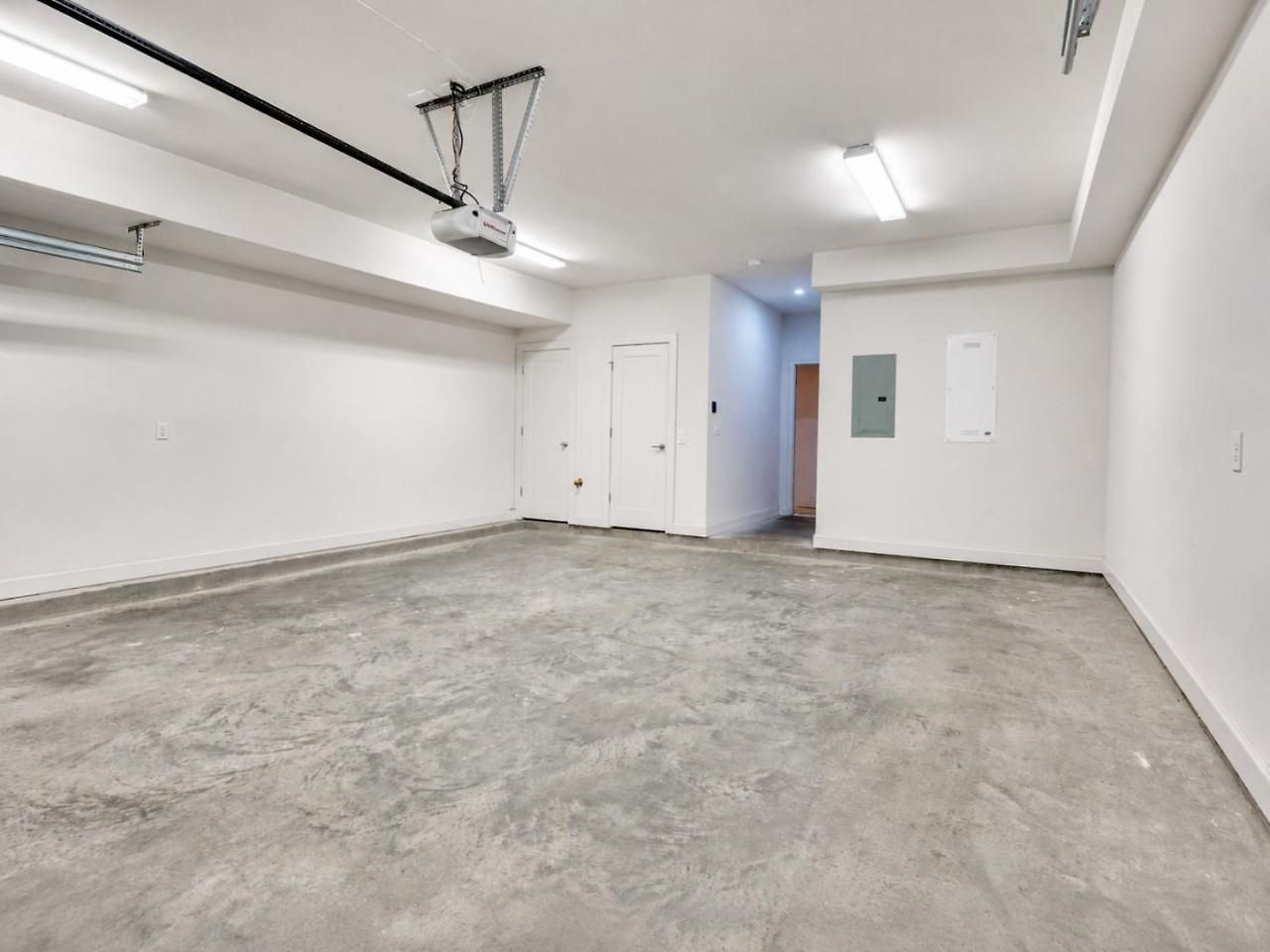 Holiday home 4br Oasis With Rooftop Skyline Views *
