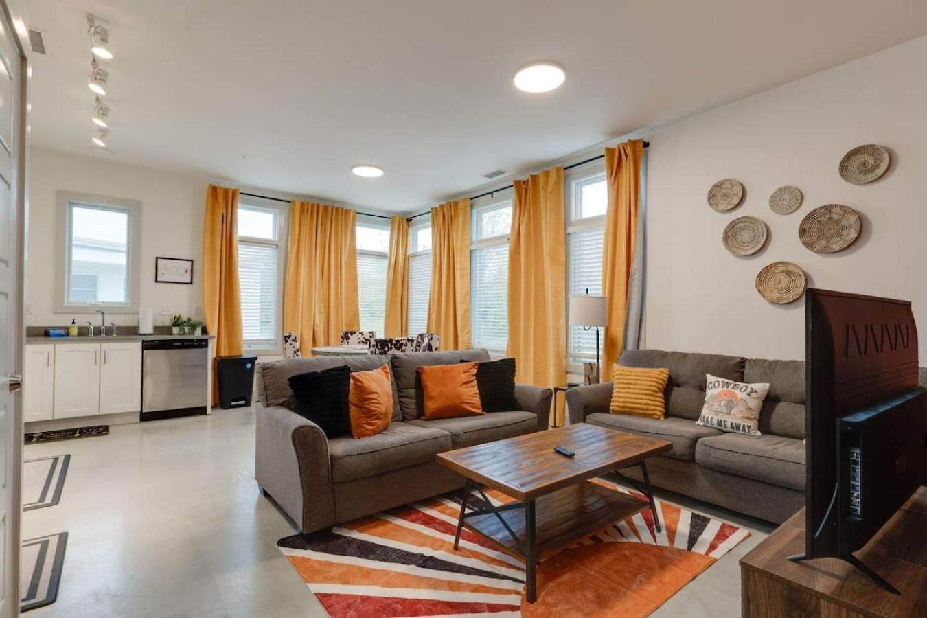 Spacious 2br Retreat, Near The Gulch * Nashville