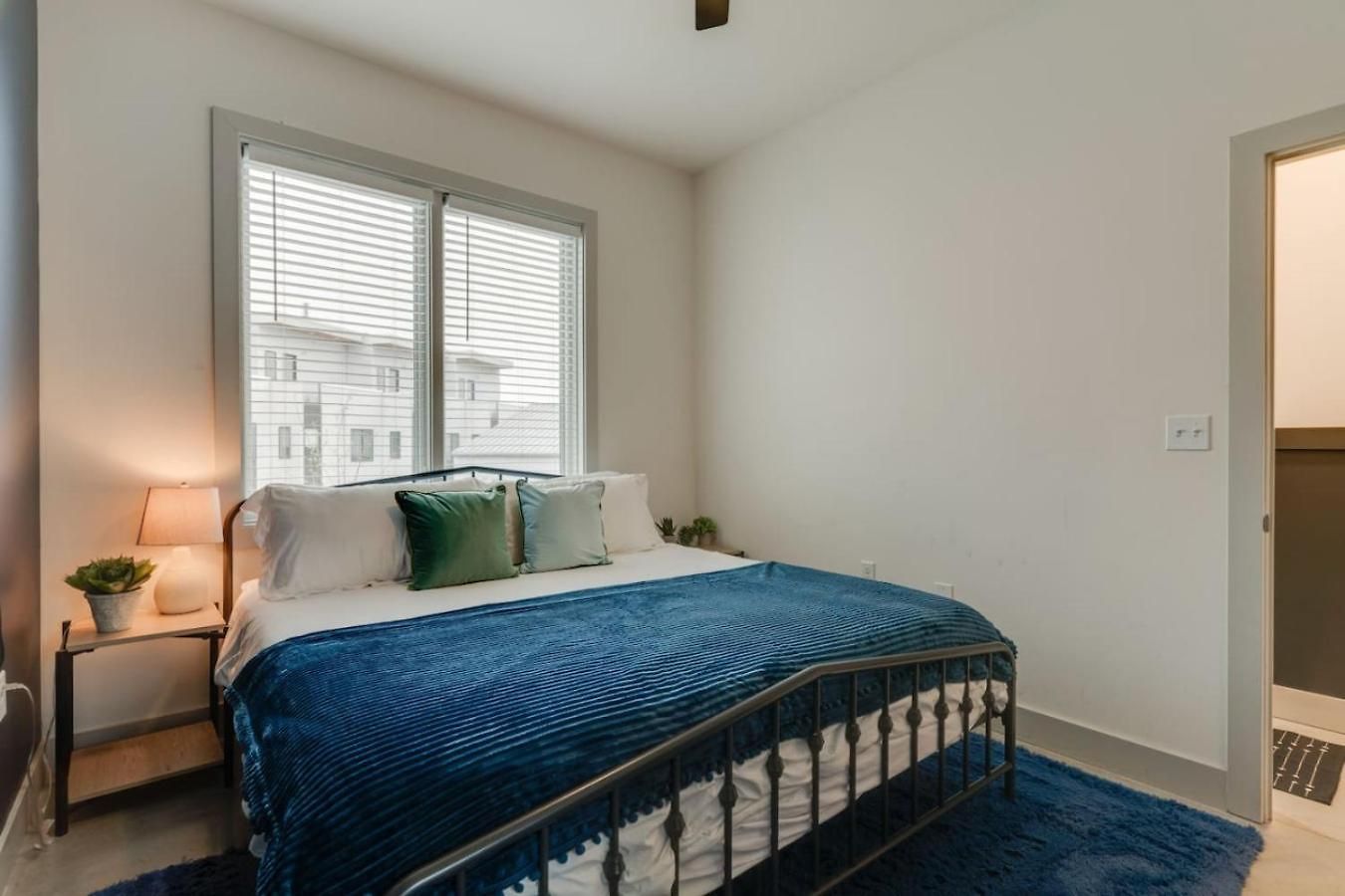 Spacious 2br Retreat, Near The Gulch Apartment *