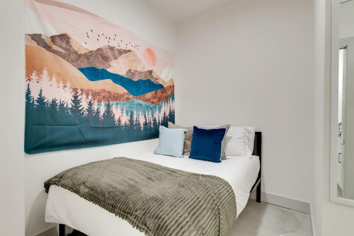 Apartment Spacious 2br Retreat, Near The Gulch *
