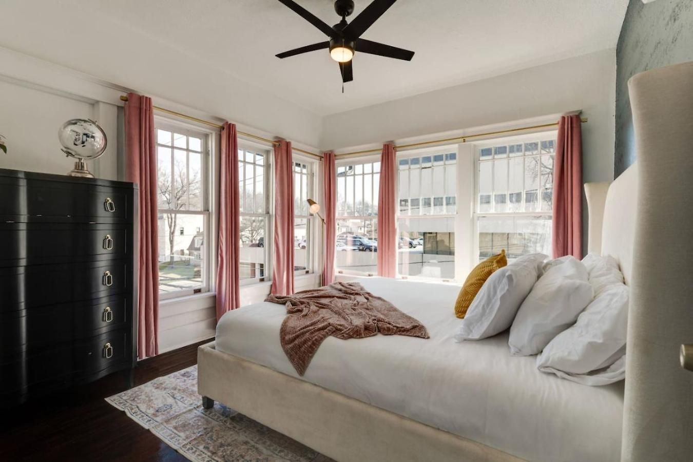 Apartment Historic Music Loft Sleeps 8, Near Broadway *