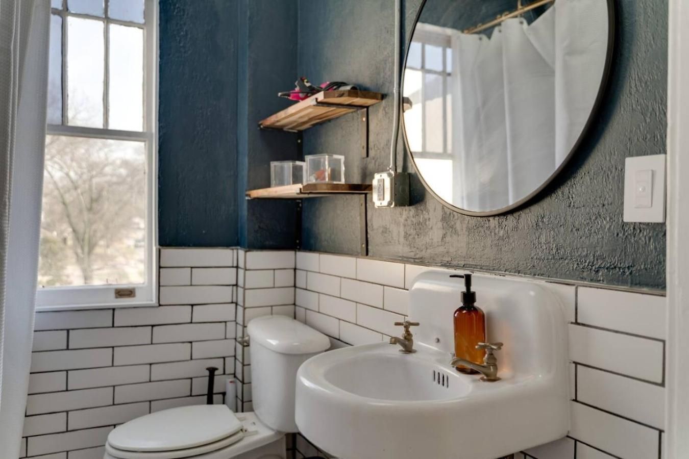 Historic Music Loft Sleeps 8, Near Broadway Nashville