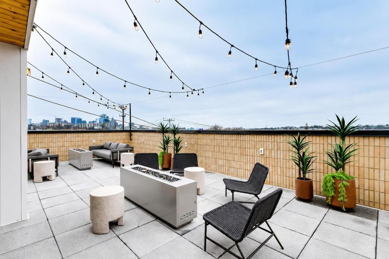 Floor Neo Suite, Walk To Broadway & Views Apartment