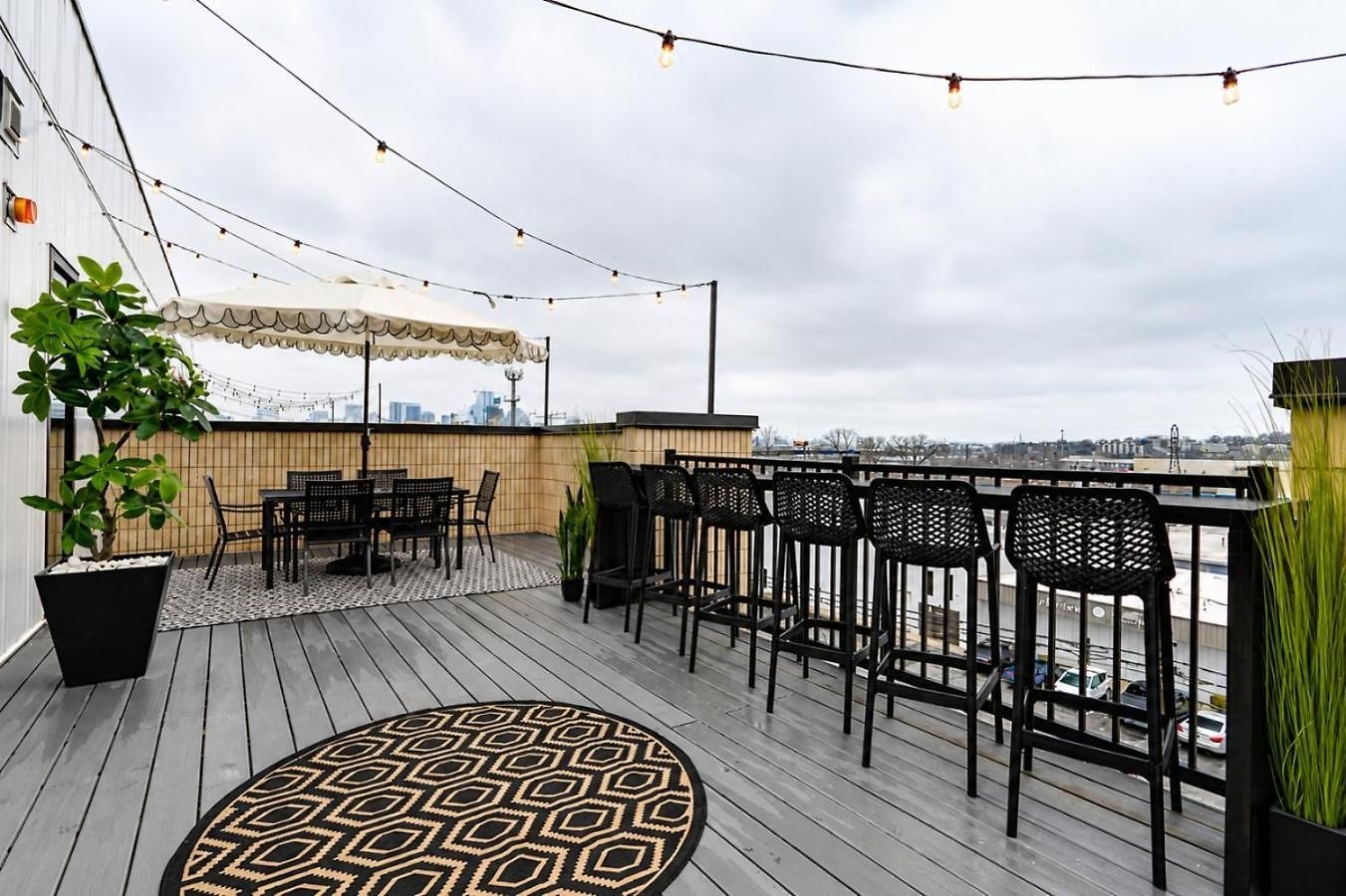 Apartment Floor Neo Suite, Walk To Broadway & Views *
