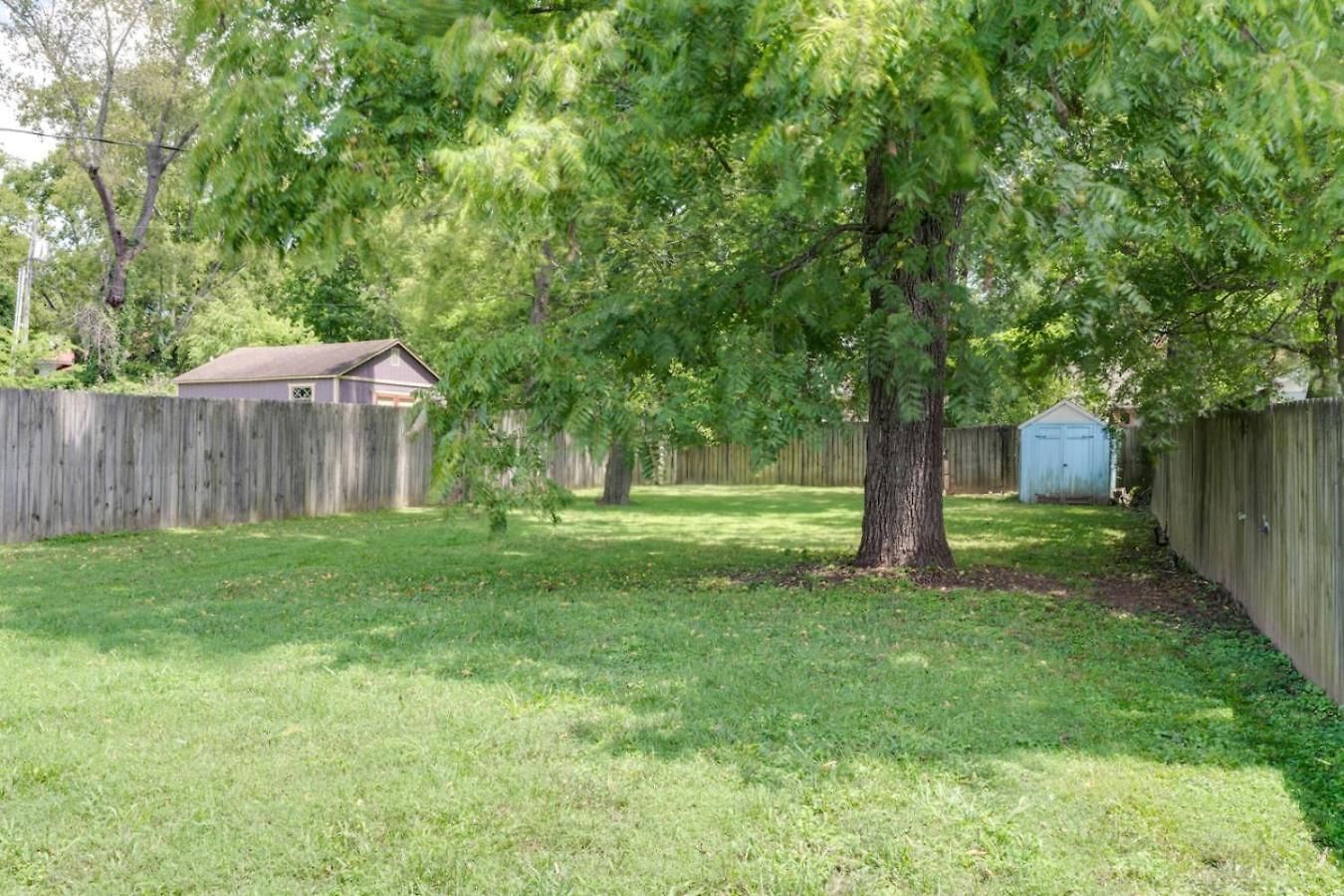 East Nash 3br Fenced Yard , Deck , Parking , Pets * Nashville