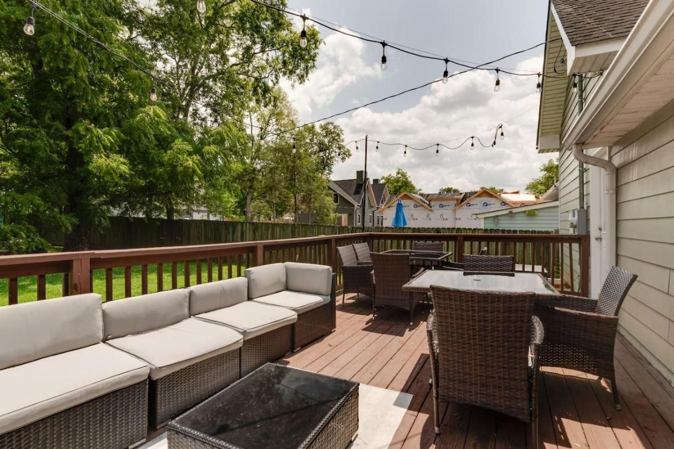 East Nash 3br Fenced Yard , Deck , Parking , Pets