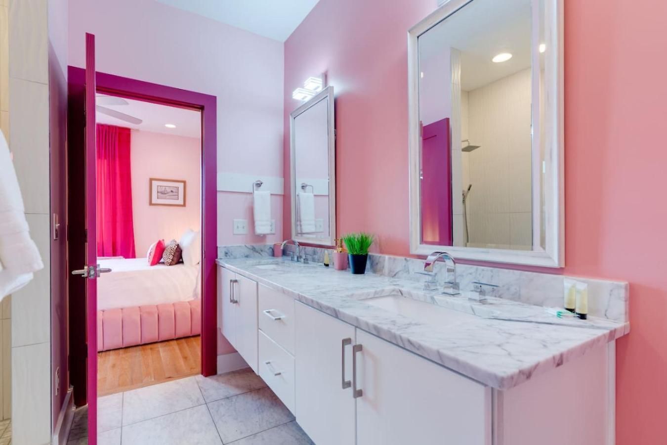 Holiday home The Pink Palace, Rooftop Deck, Bachelorette Hq *