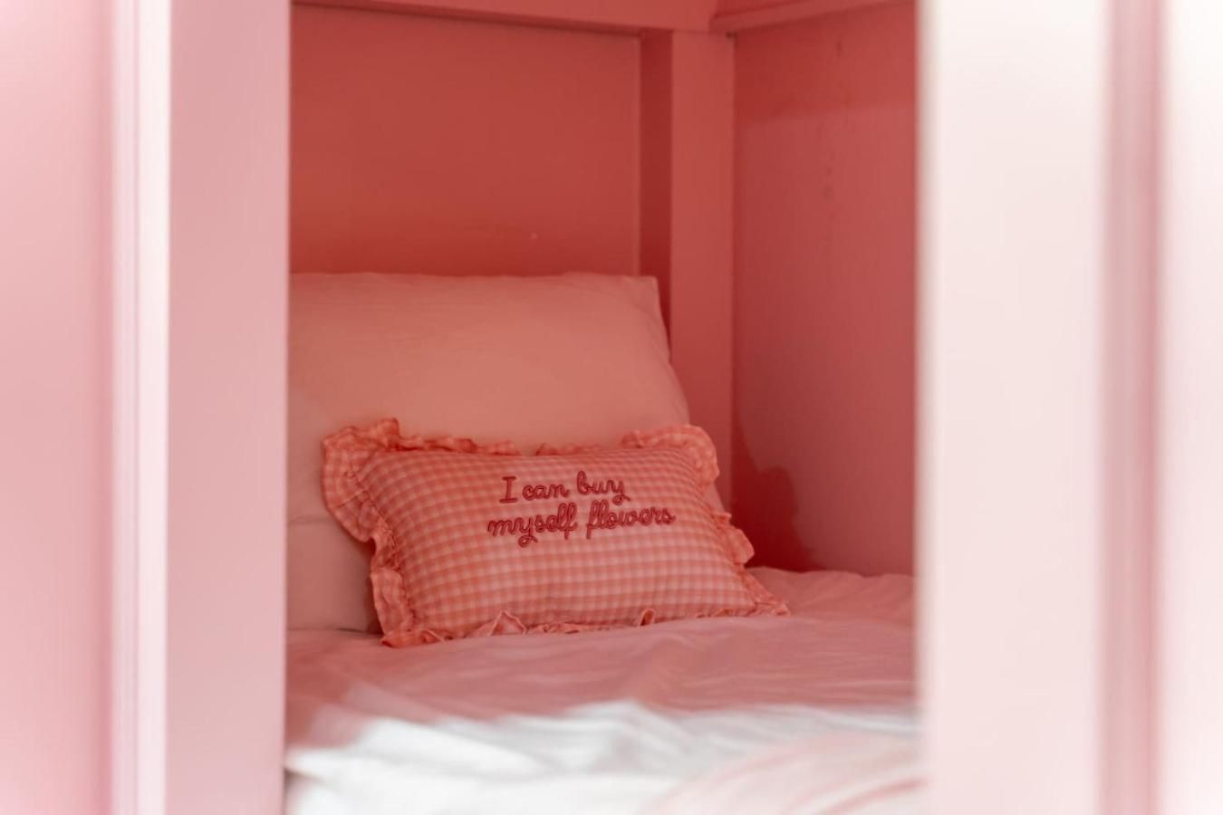 The Pink Palace, Rooftop Deck, Bachelorette Hq Holiday home *
