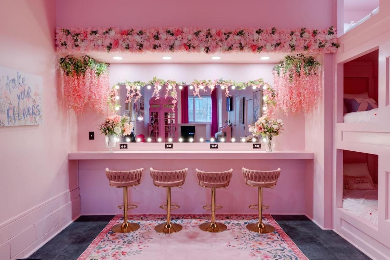 The Pink Palace, Rooftop Deck, Bachelorette Hq Holiday home *