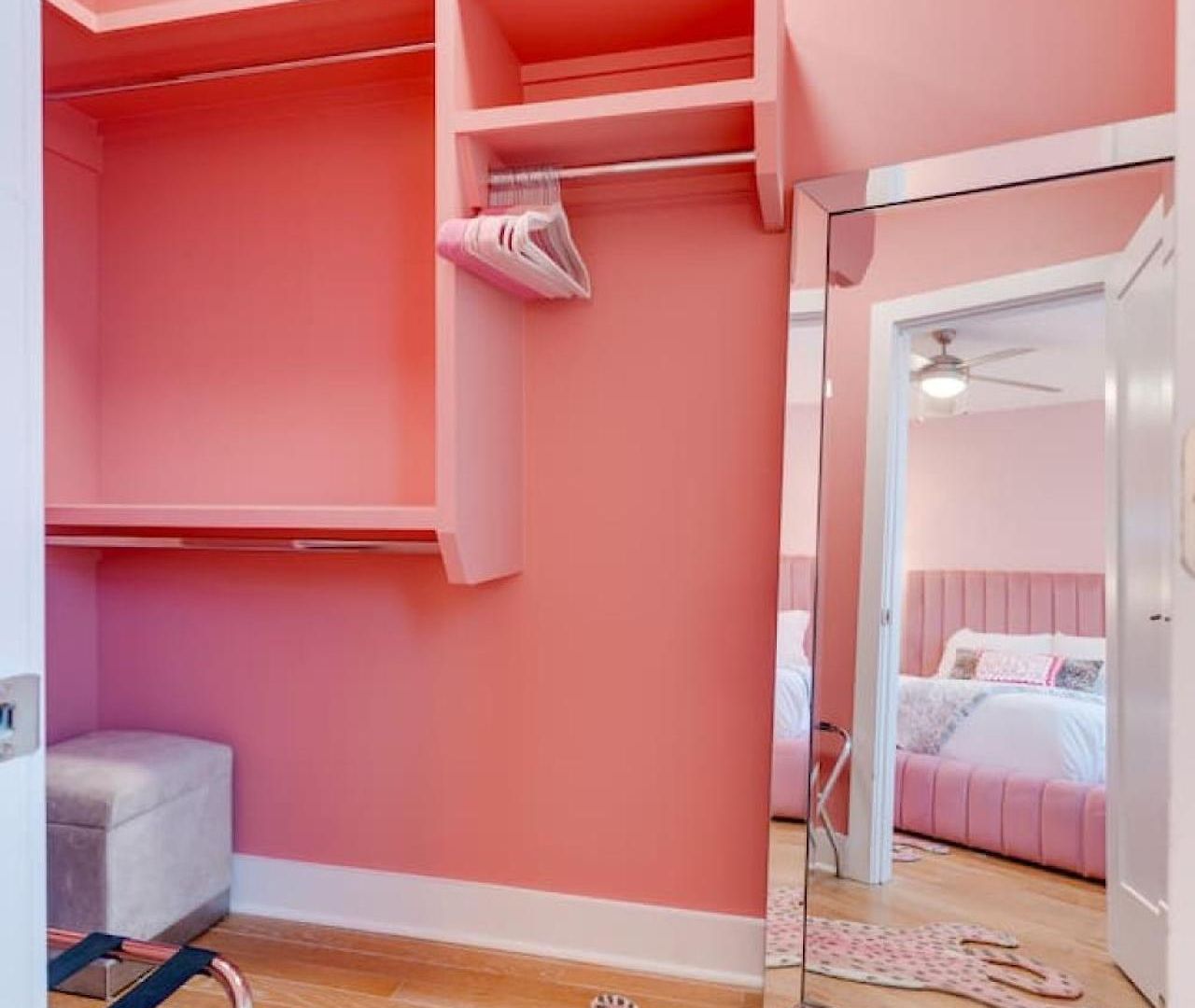 The Pink Palace, Rooftop Deck, Bachelorette Hq Holiday home