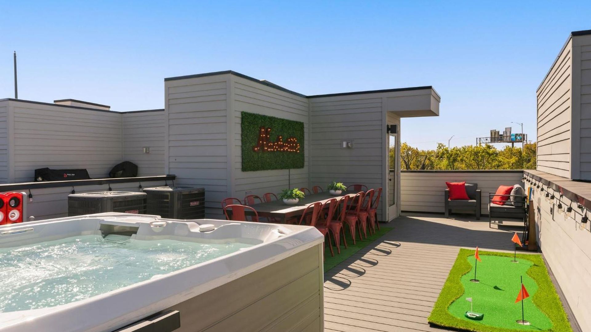 Holiday home The Americana Abode Rooftop Hot Tub Game