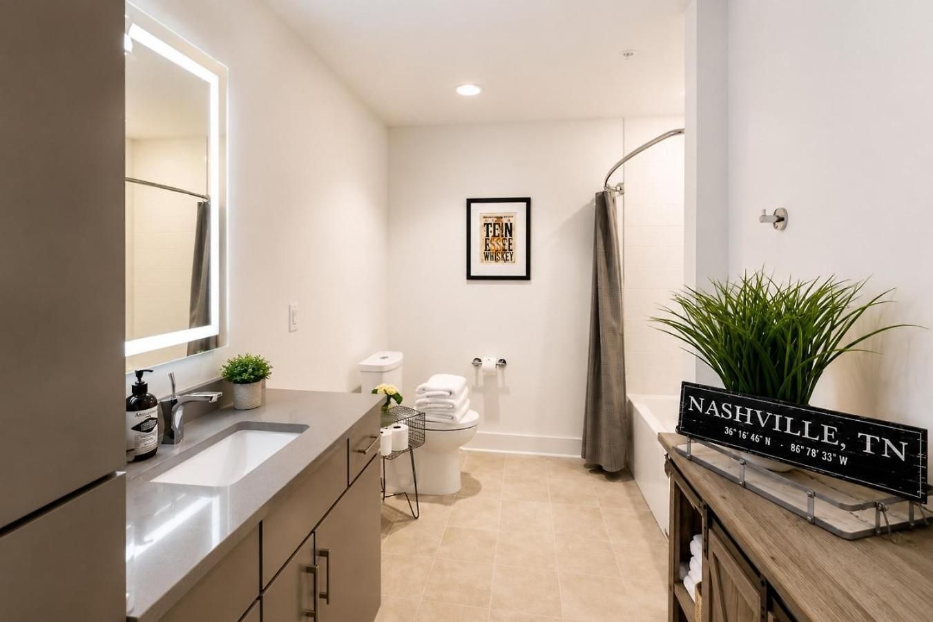 Vandy Midtown L Washer Dryer And Free Parking Holiday home *