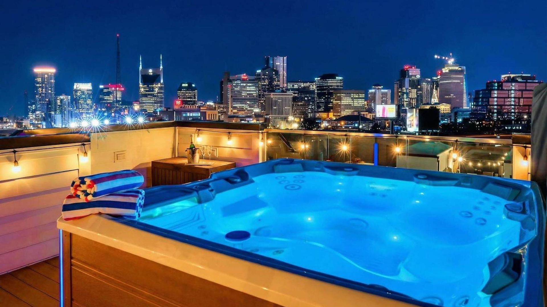 Holiday home Rooftop Hot Tub Views Pac-man Pool Table