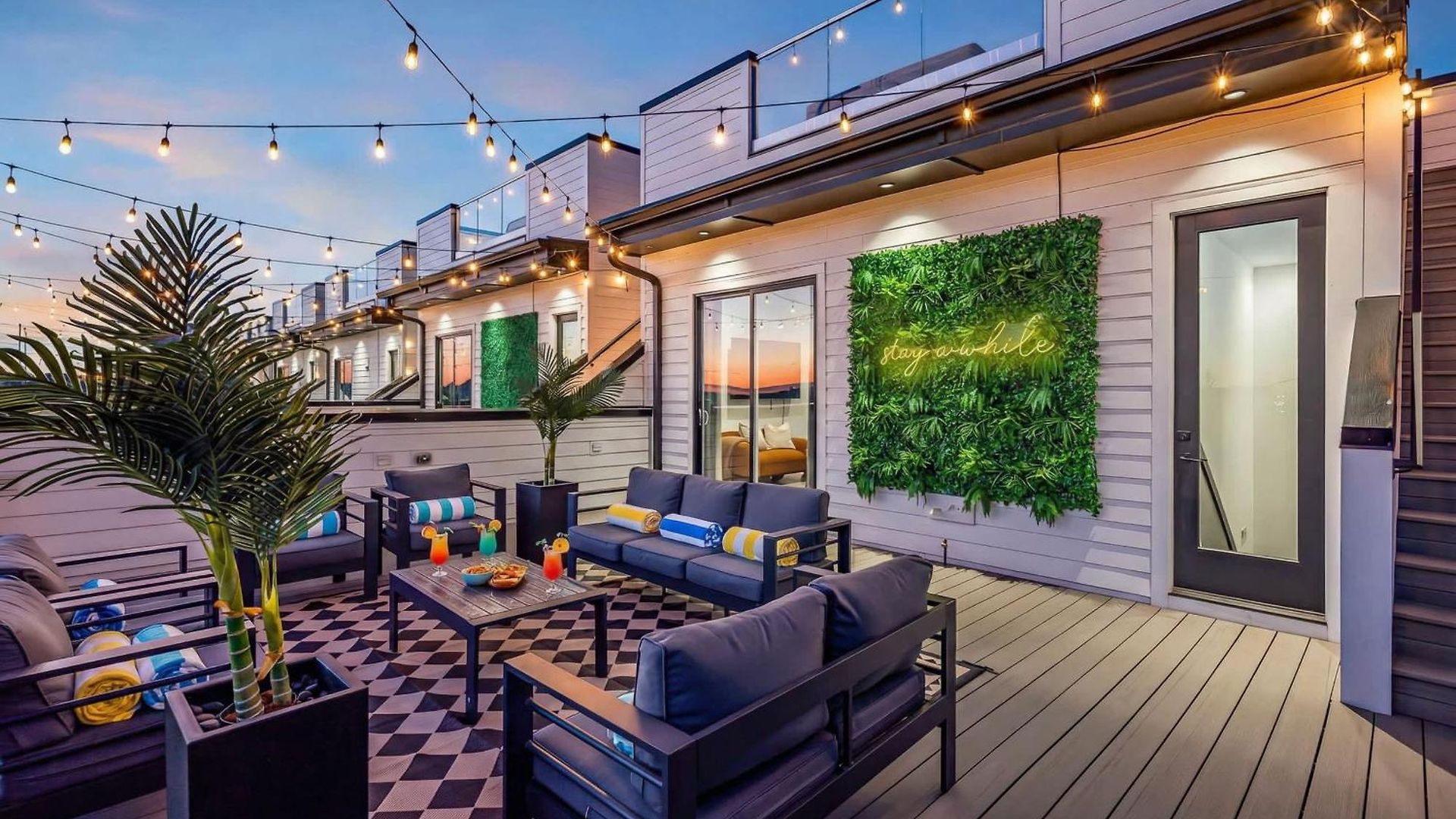 Rooftop Hot Tub Views Pac-man Pool Table Holiday home *