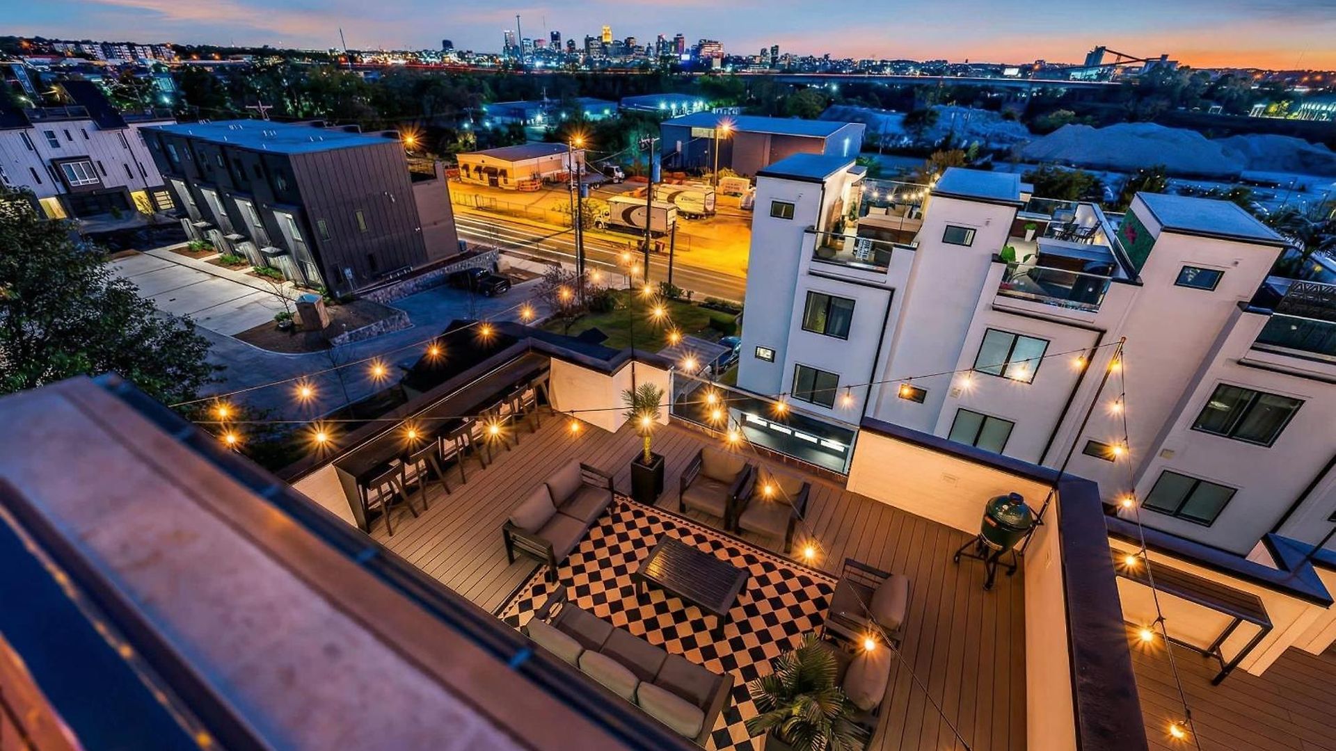 Rooftop Hot Tub Views Pac-man Pool Table * Nashville