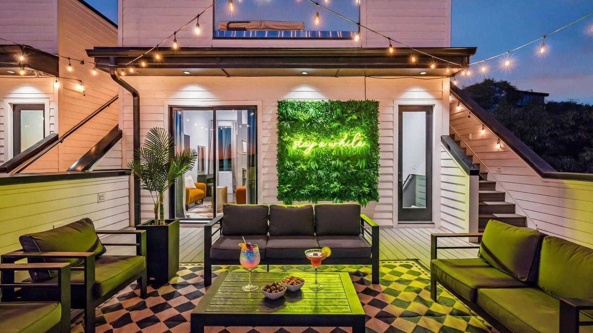 Holiday home Rooftop Hot Tub Views Pac-man Pool Table