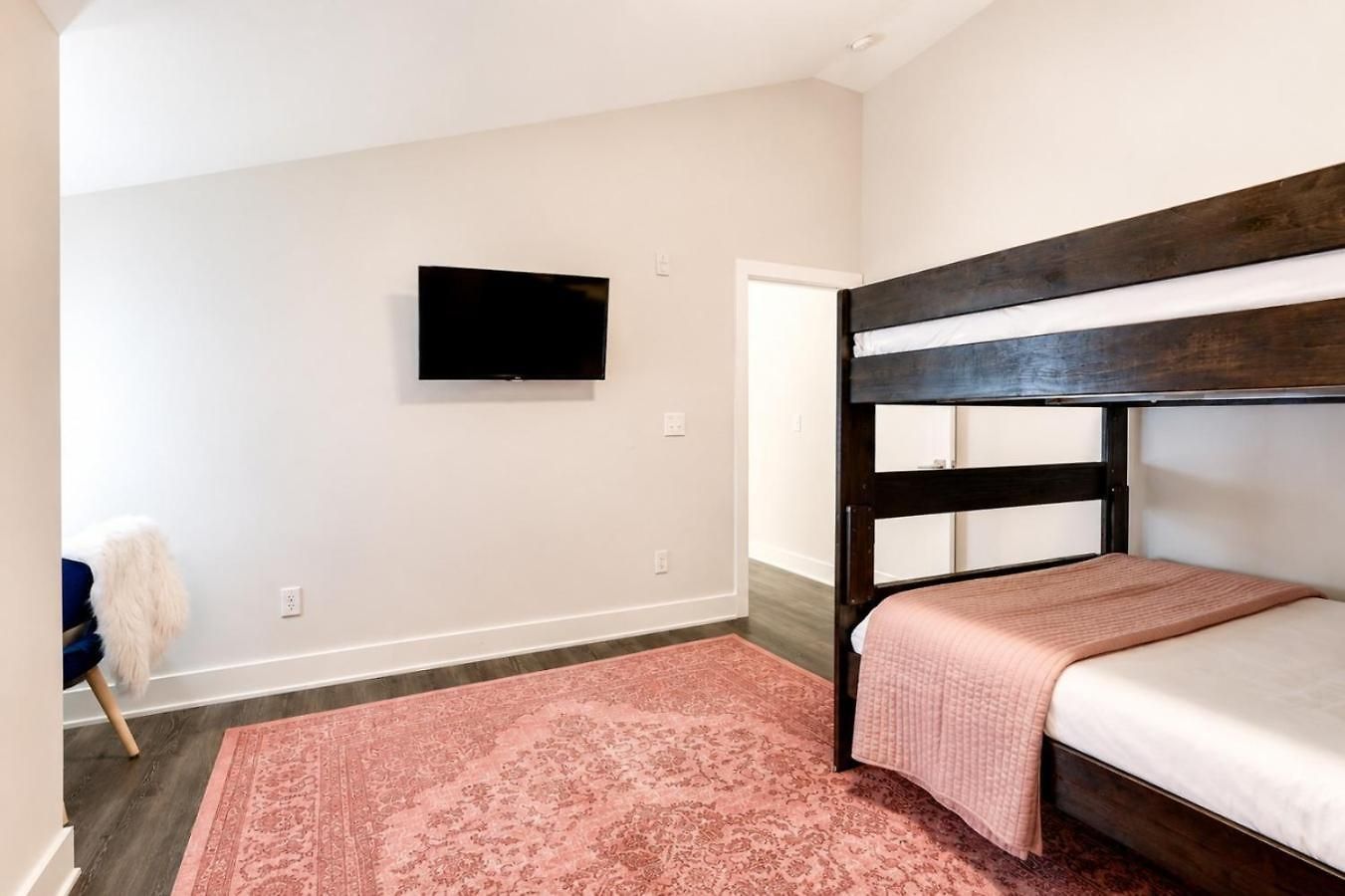 West End 4 Bd L 4bath Walk To Bars-close To Broadway Apartment
