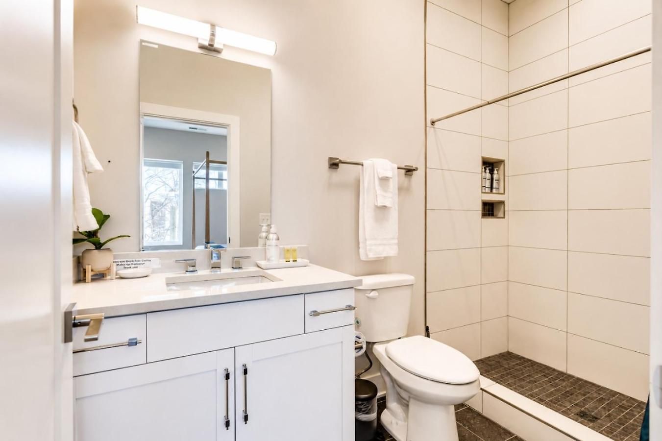 West End 4 Bd L 4bath Walk To Bars-close To Broadway Apartment