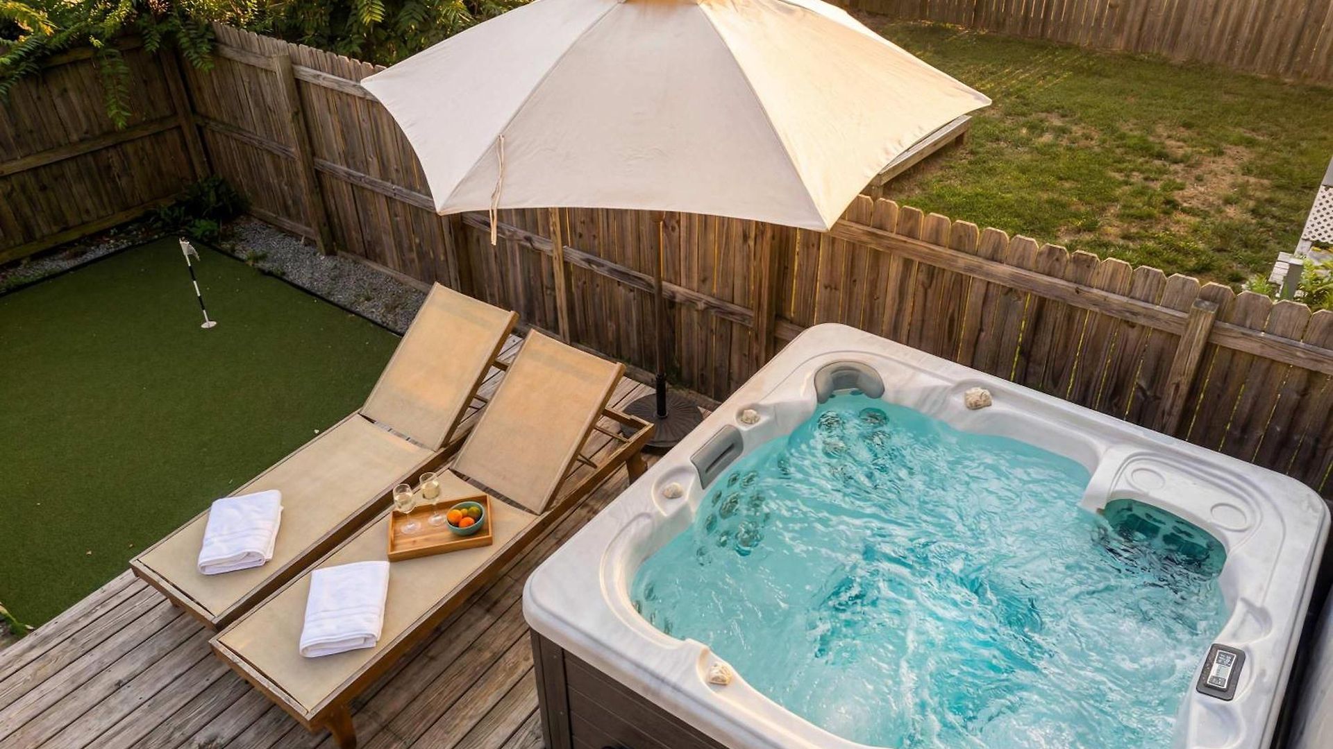 Luxe Pool Hot Tub & Game Downtown *
