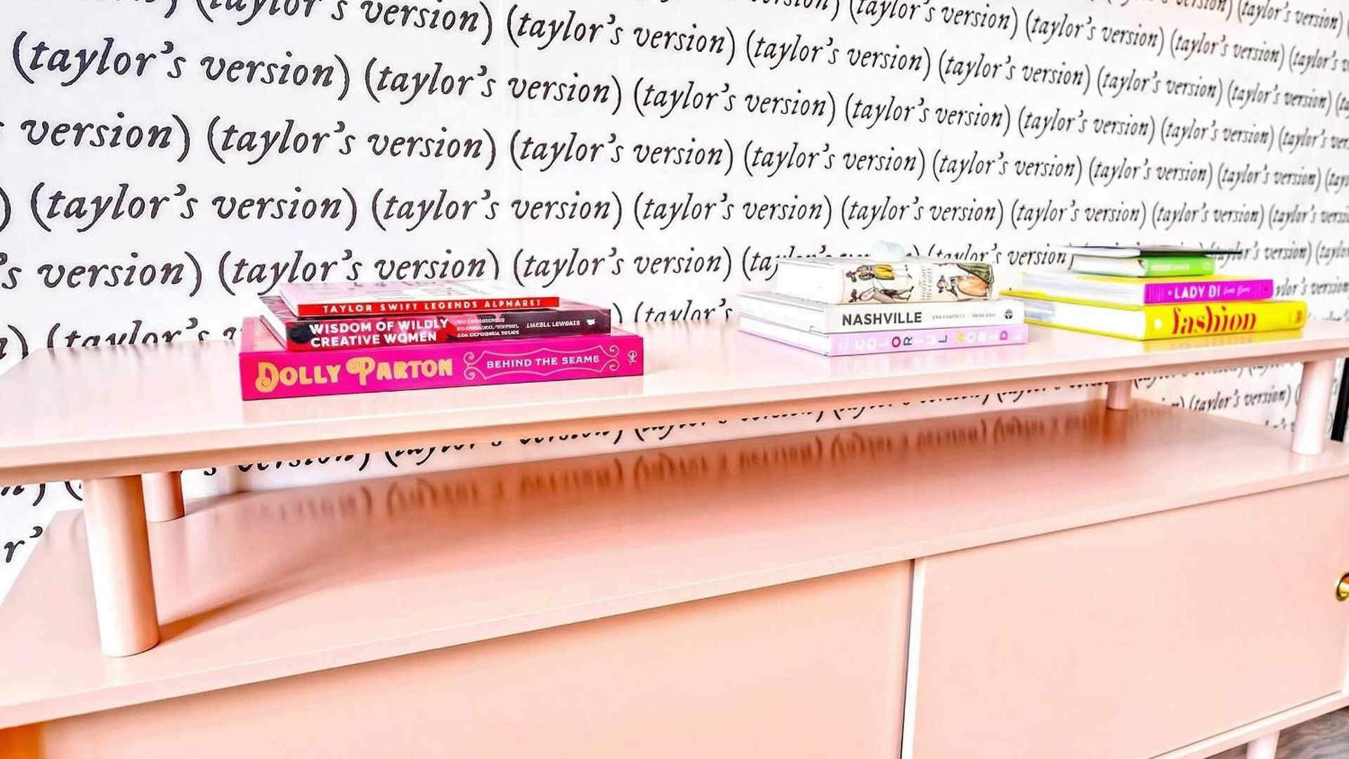 Taylor Swift Inspired Hot Tub Rooftop Deck Views Holiday home