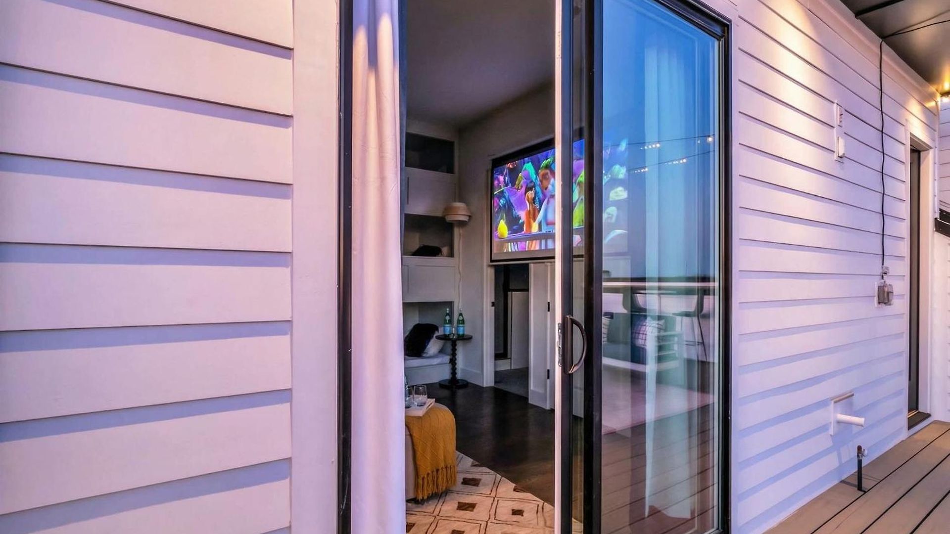 Taylor Swift Inspired Hot Tub Rooftop Deck Views Holiday home