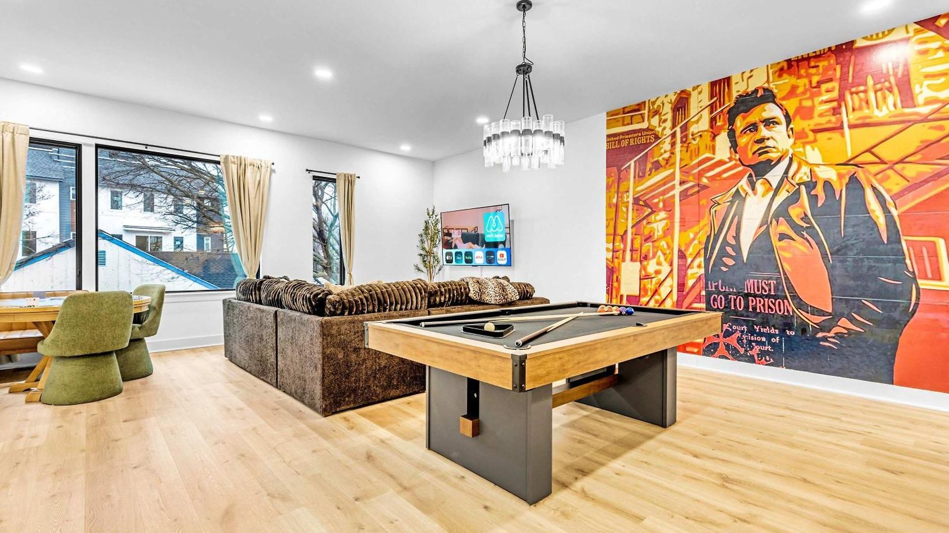 Luxury Hot Tub & Rooftop Deck Downtown Holiday home *