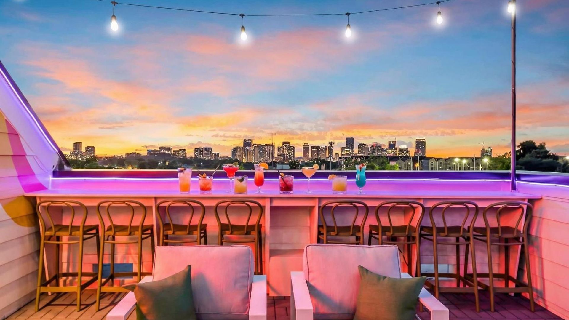 Game & Rooftop Deck At Downtown * Nashville
