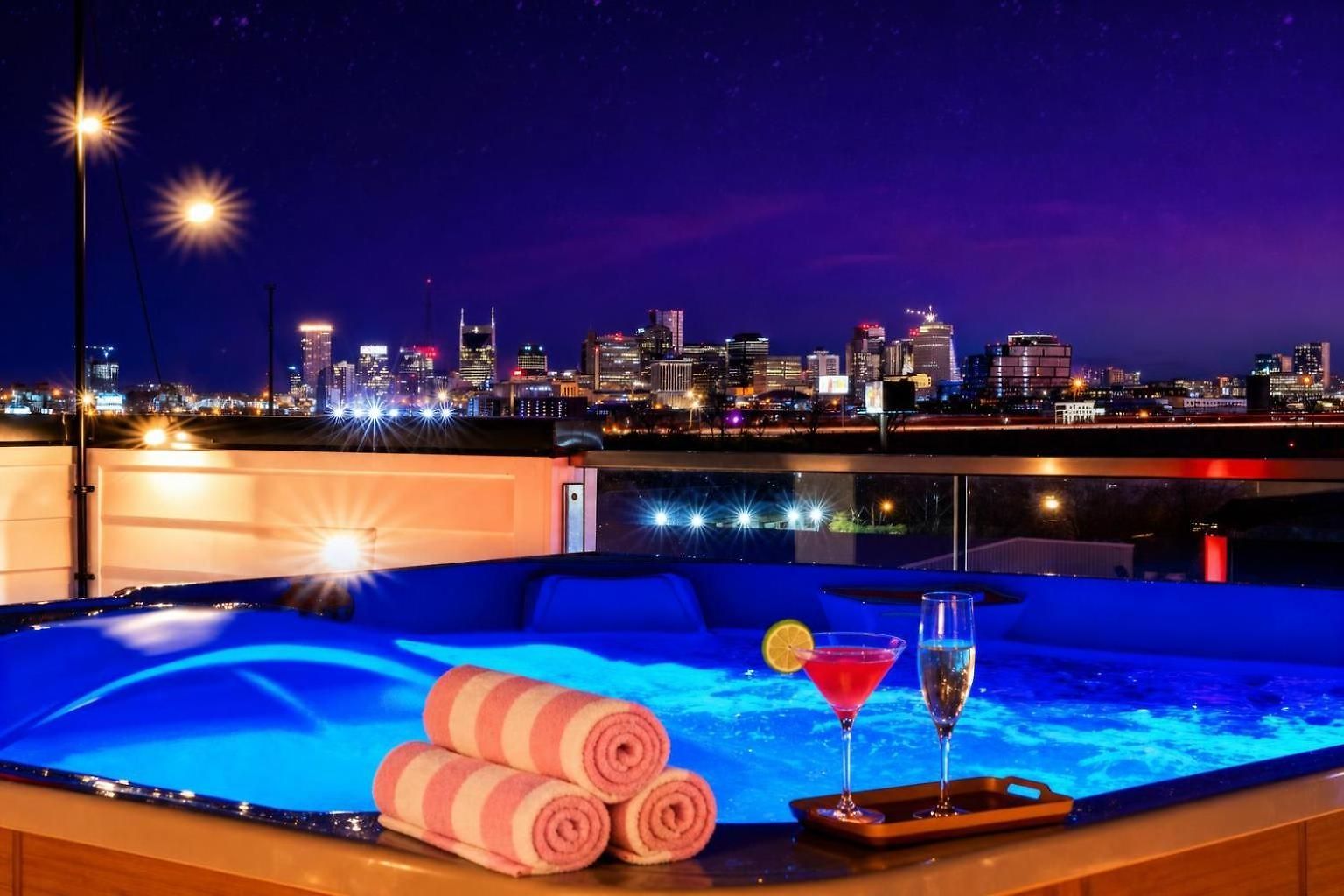 Double Rooftop Decks Hot Tub Karaoke Holiday home